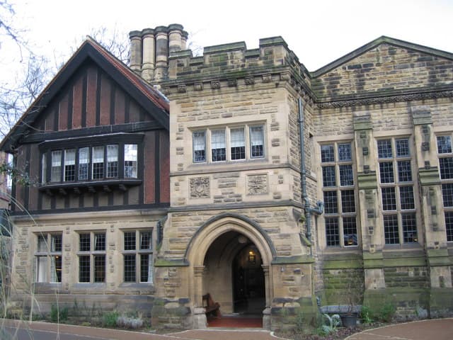 Jesmond Dene House (via Wikimedia Commons, CC BY-SA 2.0)
