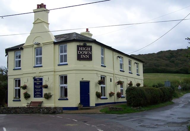 Highdown Inn (via Wikimedia Commons, CC BY-SA 2.0)