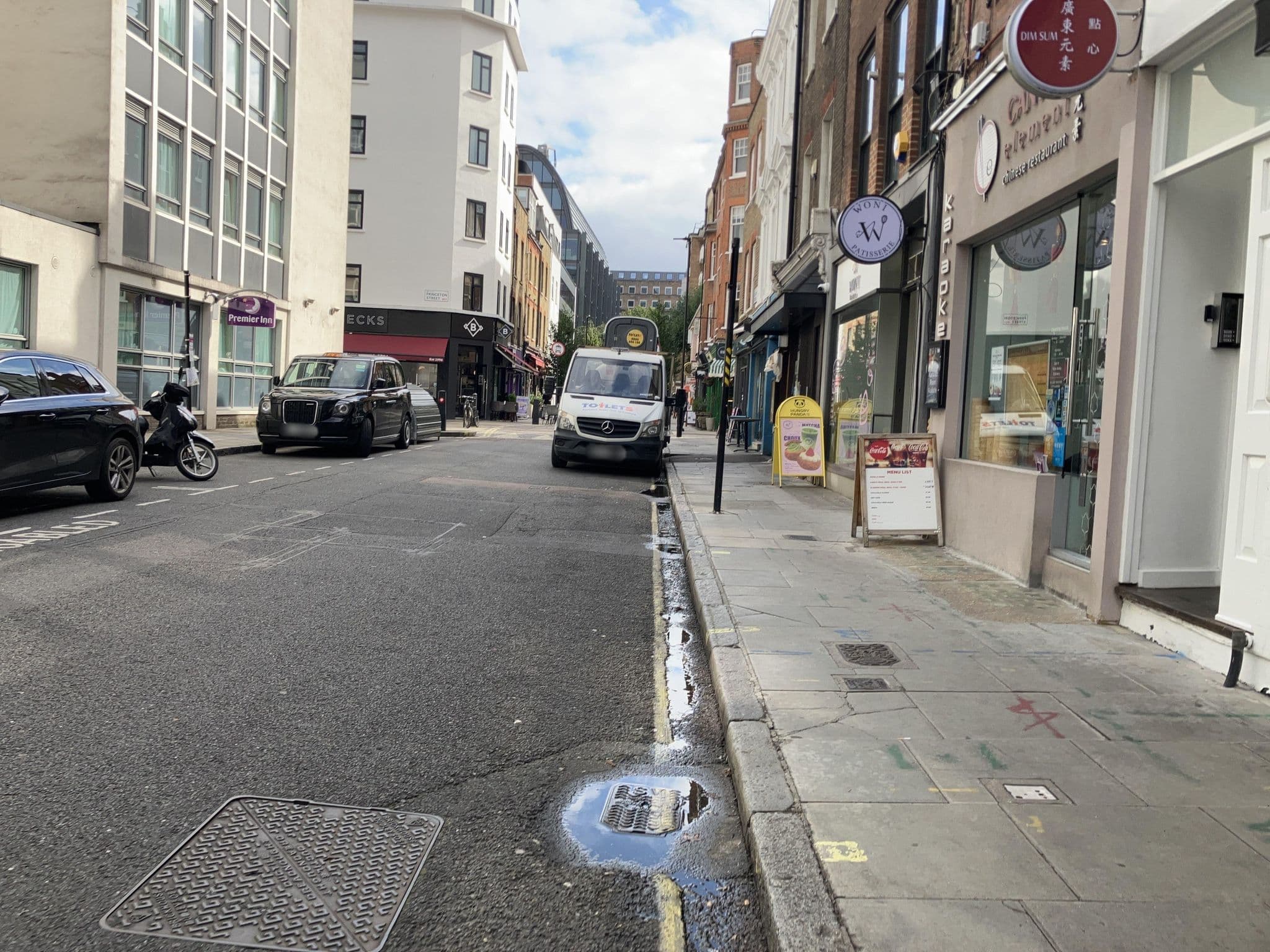 Street view near Premier Inn London Holborn, Holborn — © southglos (CC BY-SA · Mapillary)