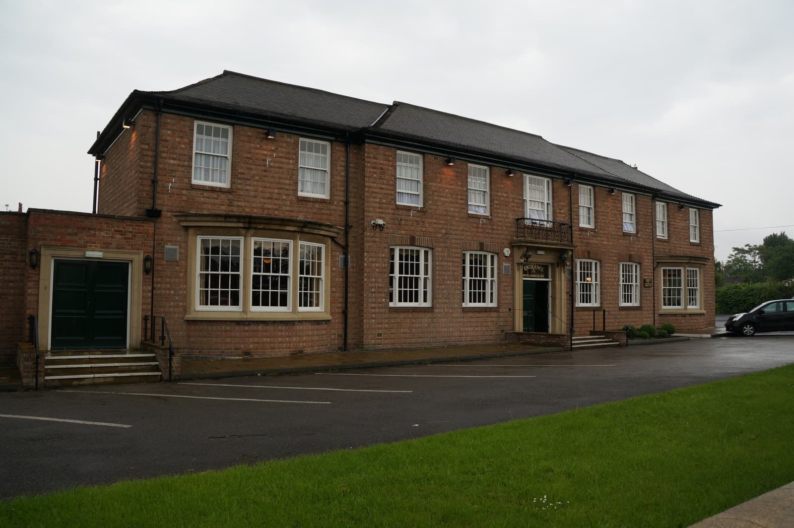 Cambridge Hotel (via Wikimedia Commons, CC BY-SA 2.0)