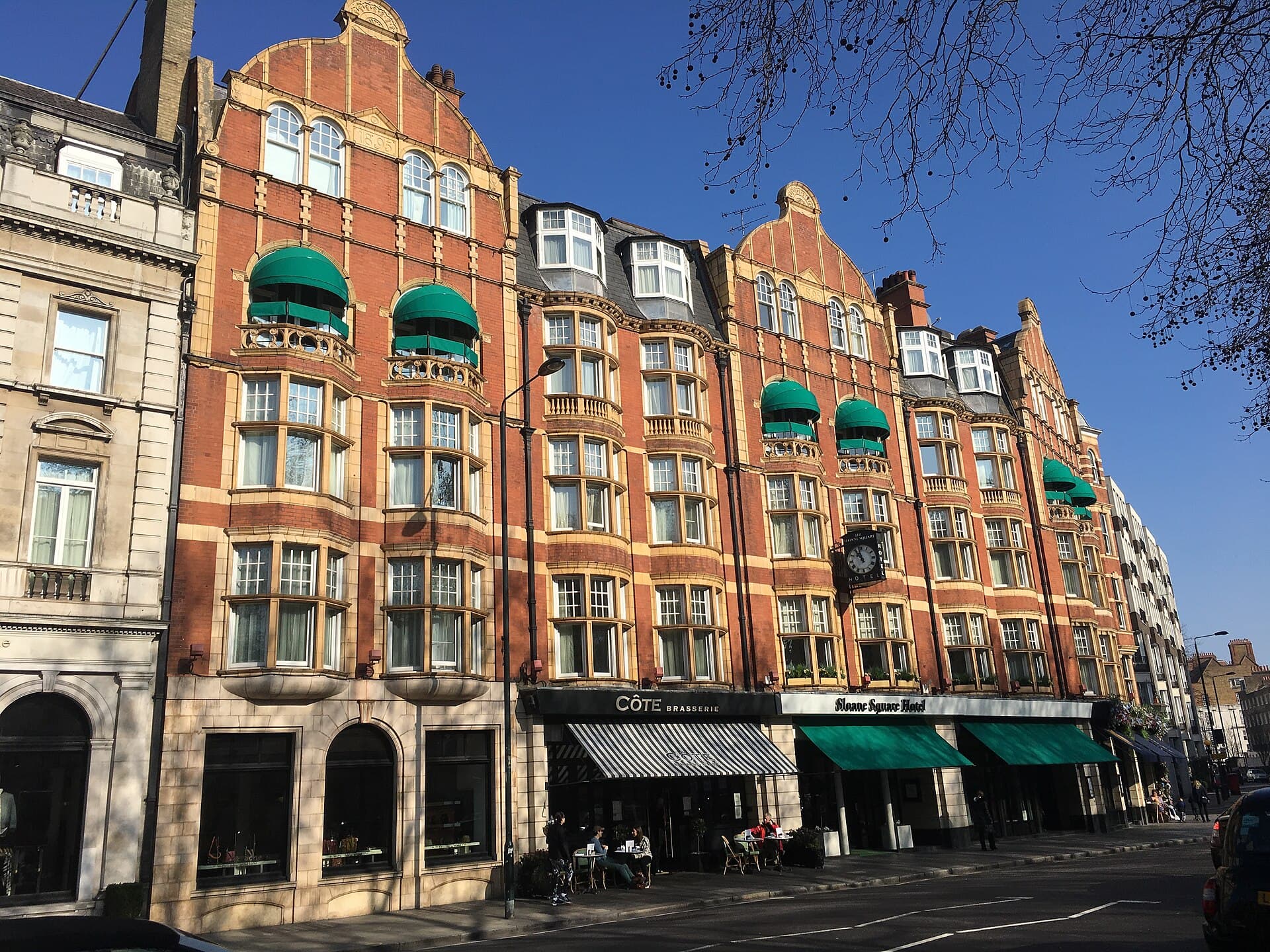 Sloane Square Hotel (via Wikimedia Commons, CC BY-SA 4.0)