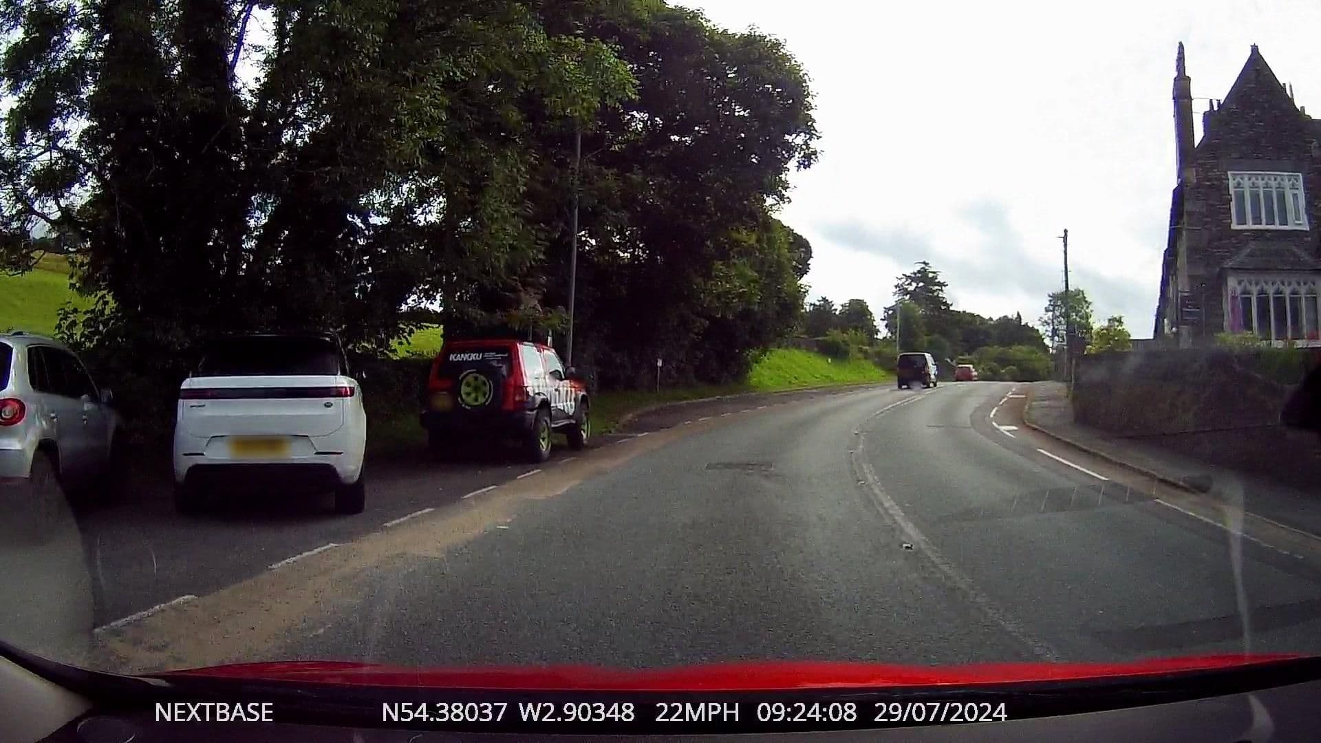 Street view near Alice Howe, Windermere — © OrangeHurst97 (CC BY-SA · Mapillary)
