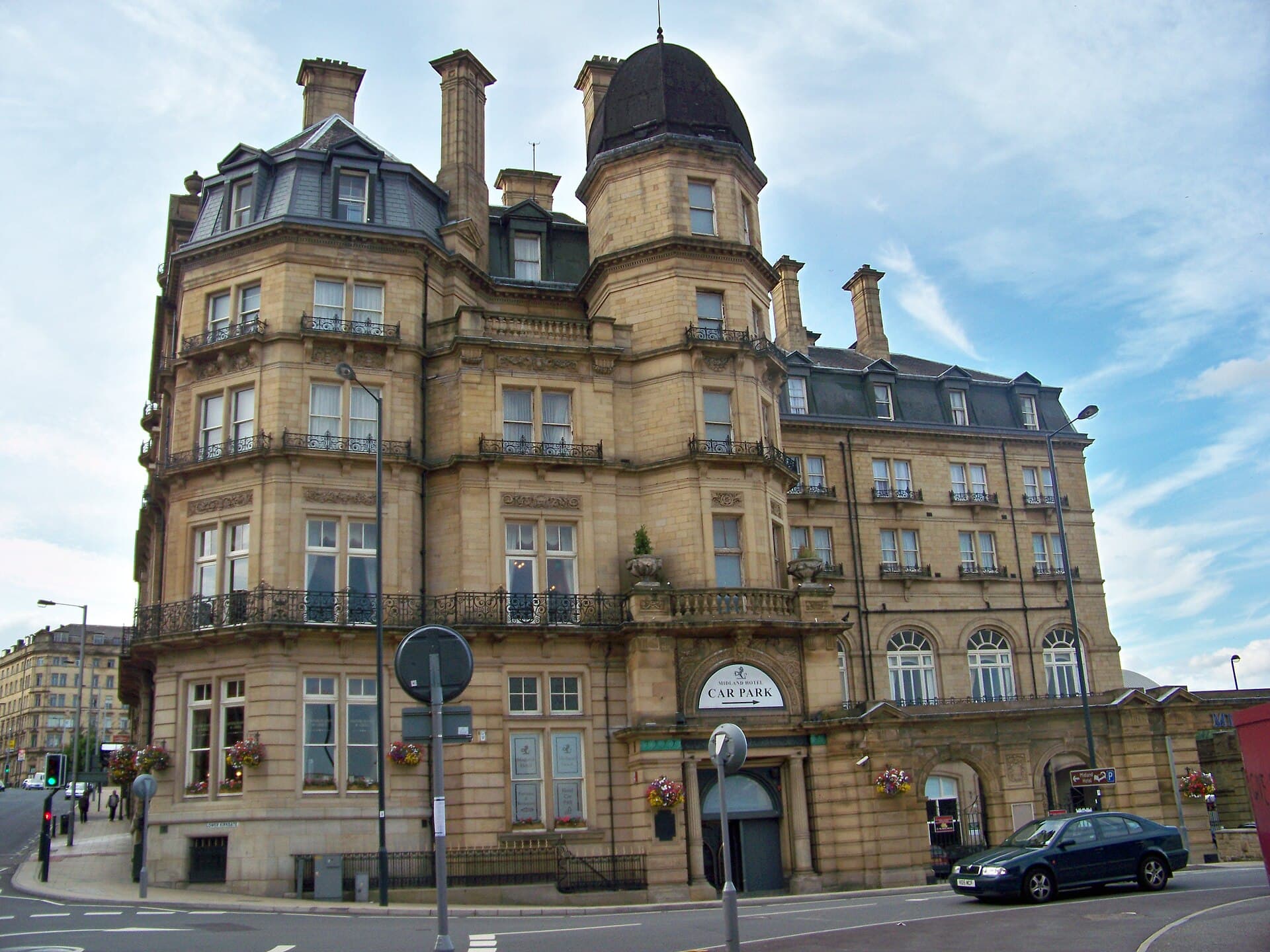 The Midland Hotel (via Wikimedia Commons, CC BY-SA 3.0)