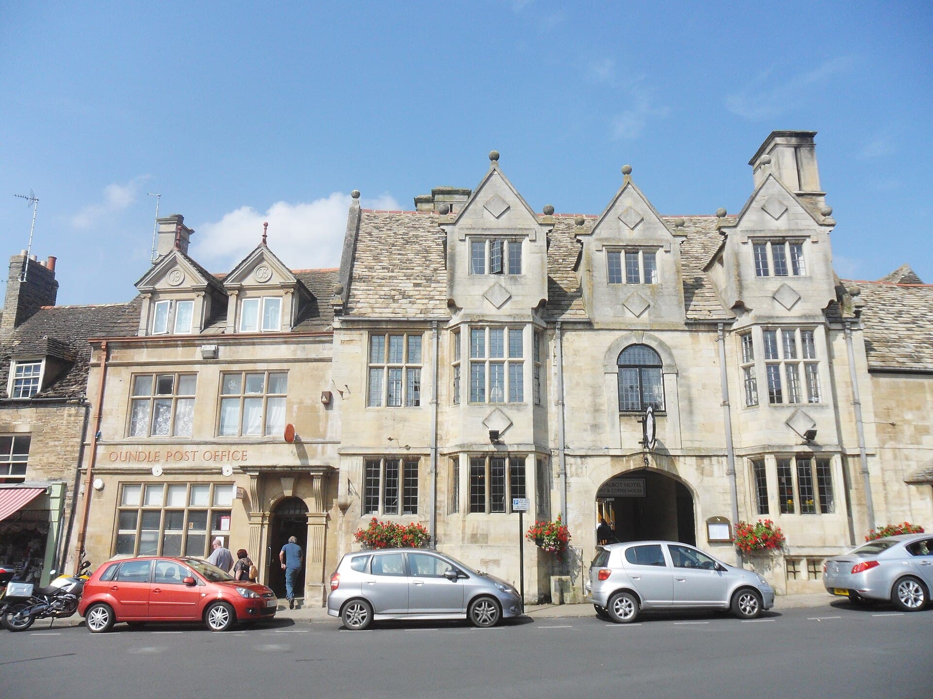 Talbot Hotel (via Wikimedia Commons, CC BY-SA 2.0)
