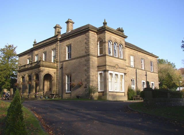 Newfield Hall (via Wikimedia Commons, CC BY-SA 2.0)