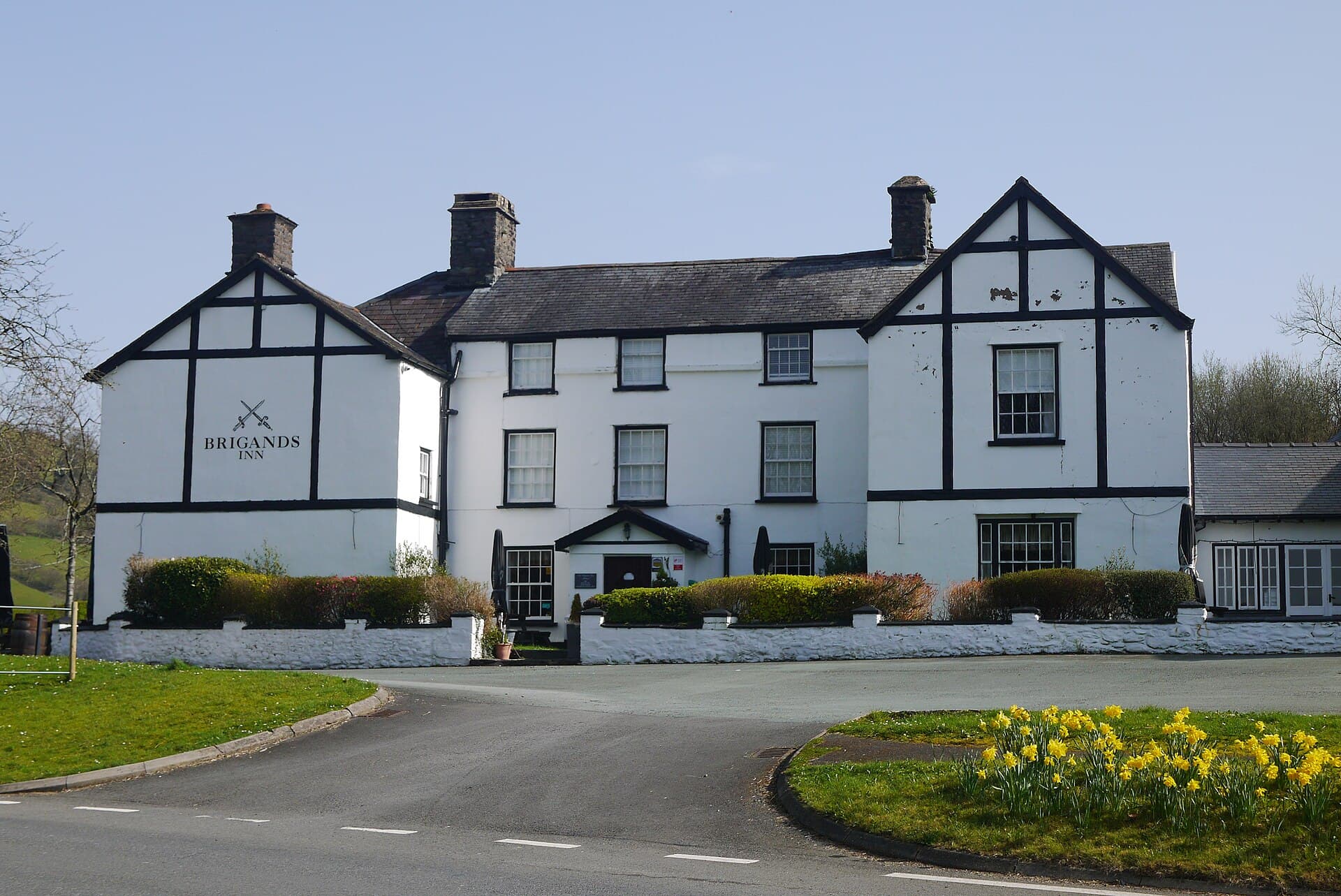 The Brigands Inn (via Wikimedia Commons, CC0)