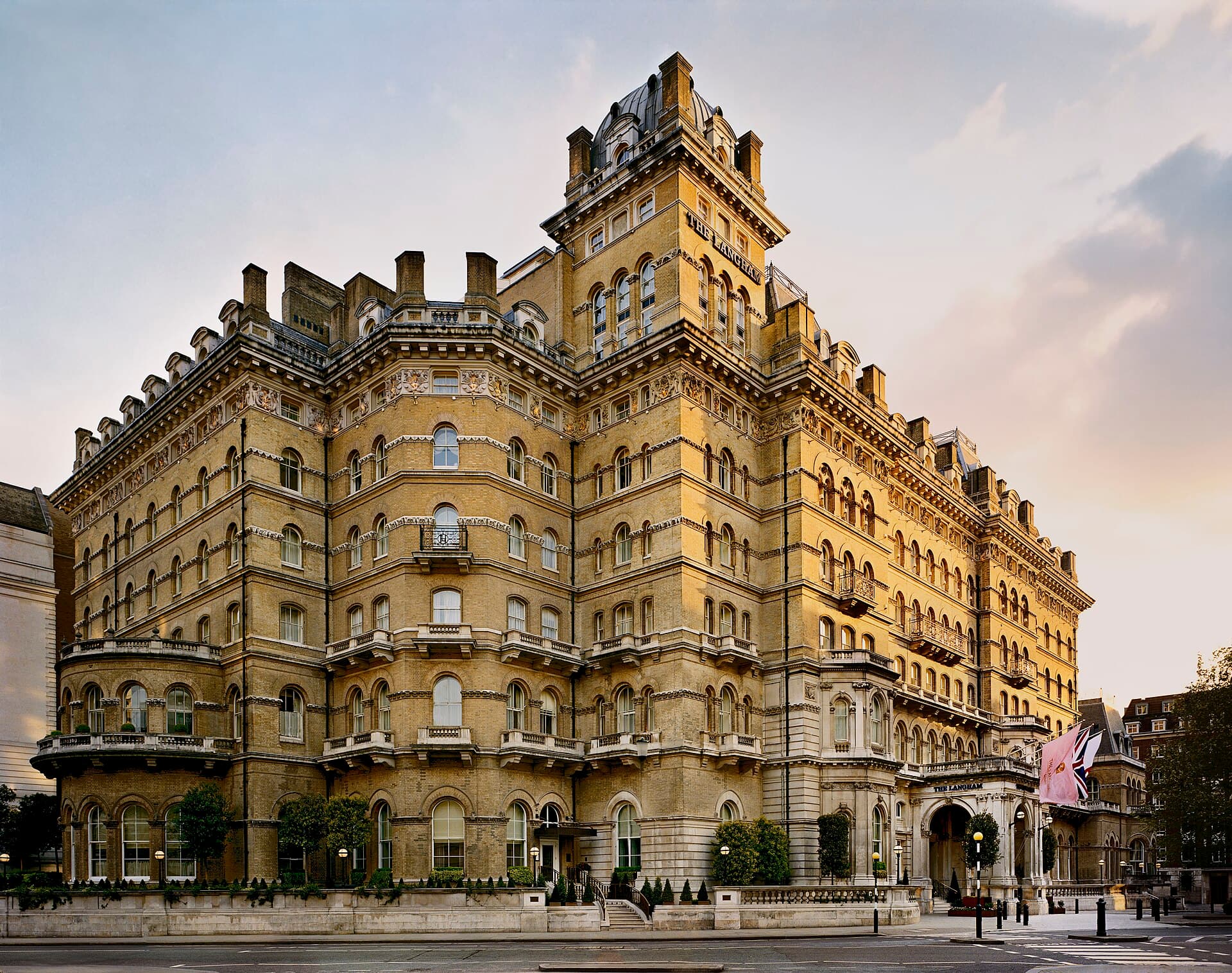 The Langham (via Wikimedia Commons, CC BY-SA 3.0)