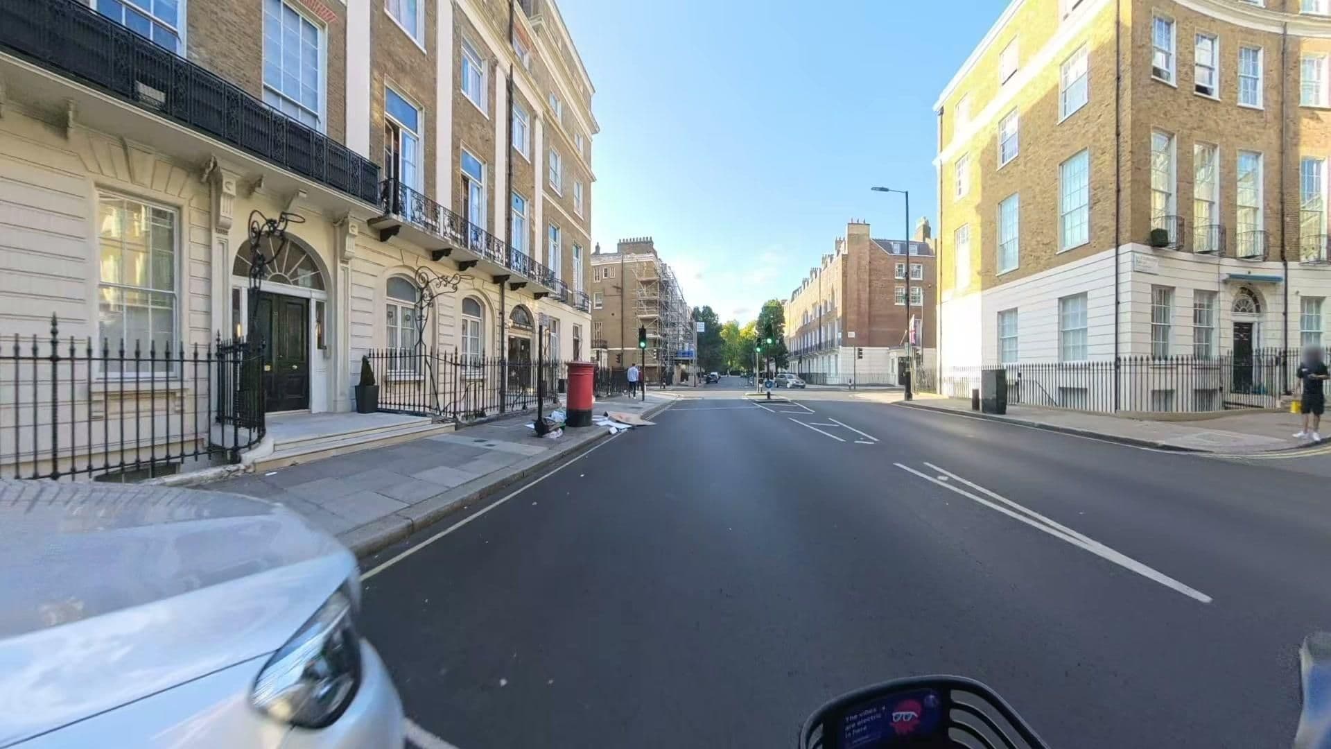 Street view near Park Grand Marble Arch, West End of London — © athuler (CC BY-SA · Mapillary)
