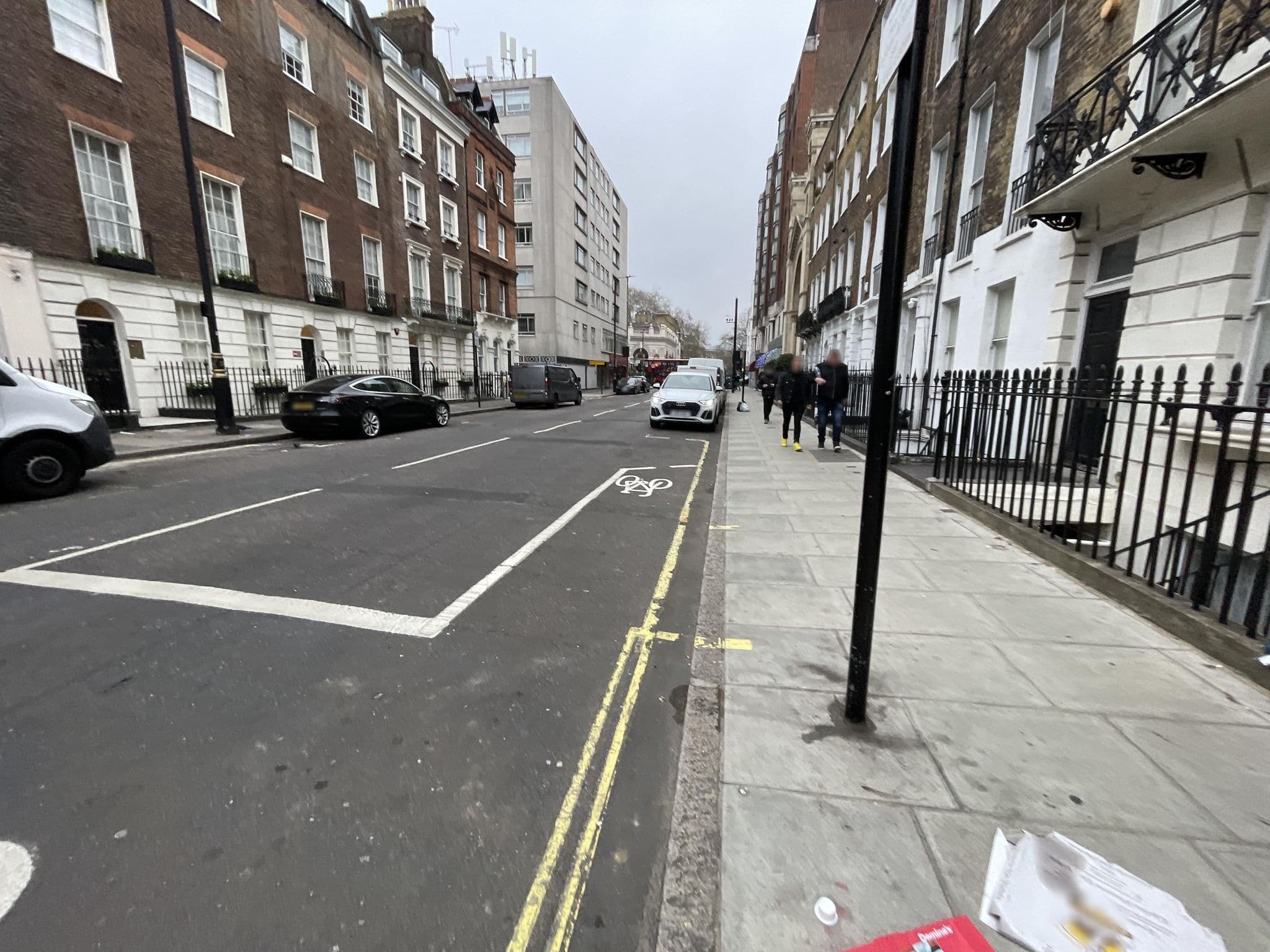 Street view near Marble Arch Inn, West End of London — © asturksever (CC BY-SA · Mapillary)