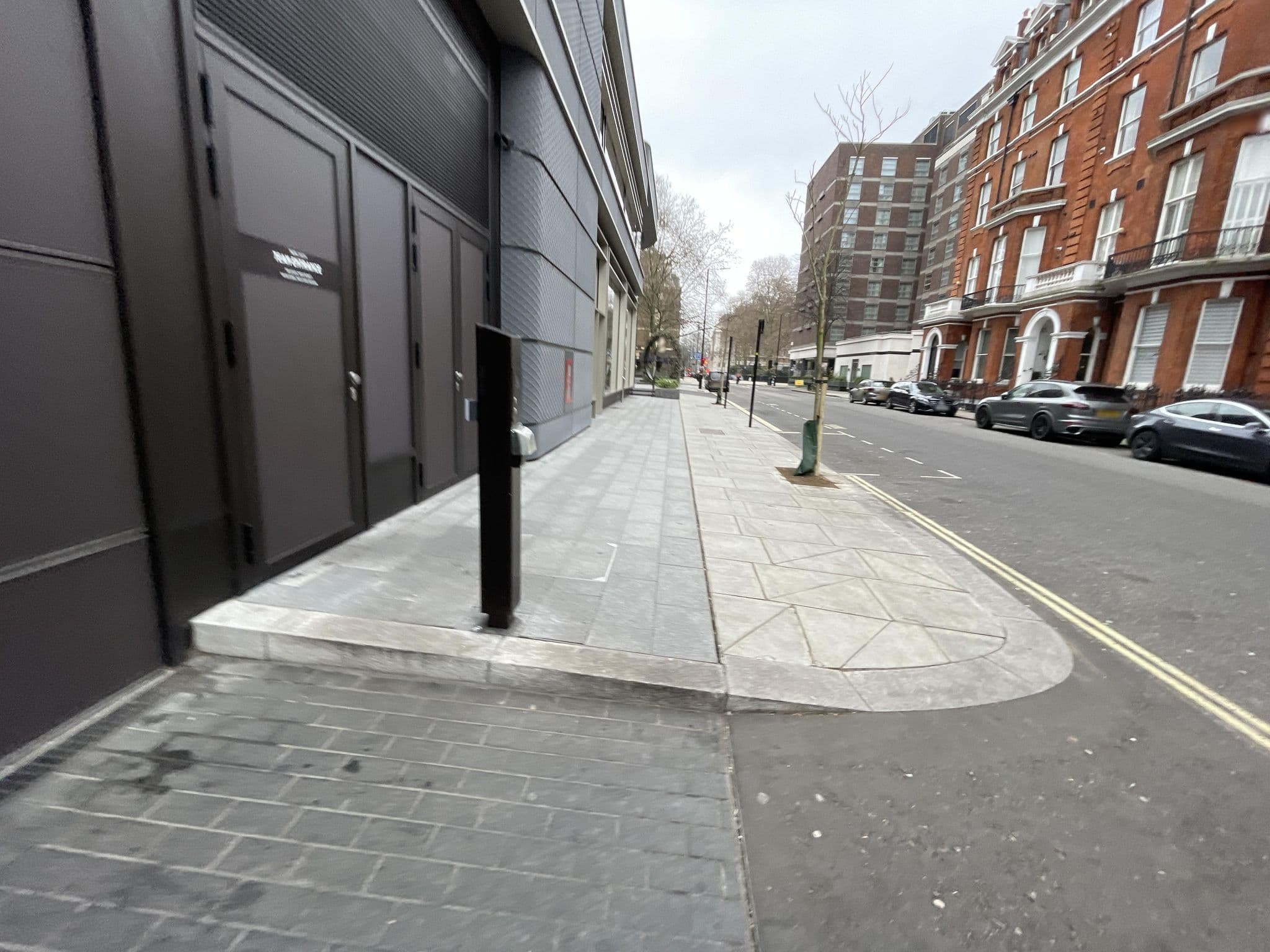 Street view near Radisson Blu Portman Hotel, West End of London — © asturksever (CC BY-SA · Mapillary)
