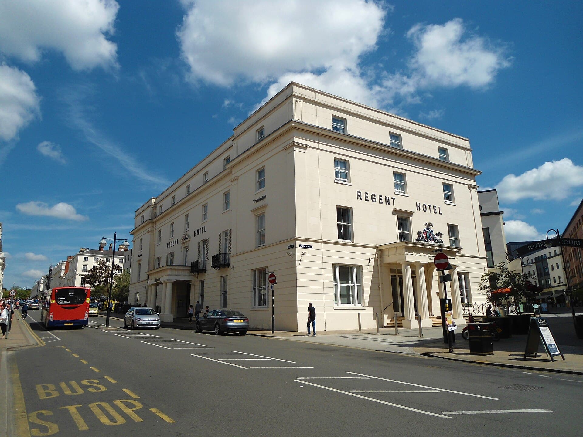 The Regent Hotel (via Wikimedia Commons, CC BY-SA 4.0)