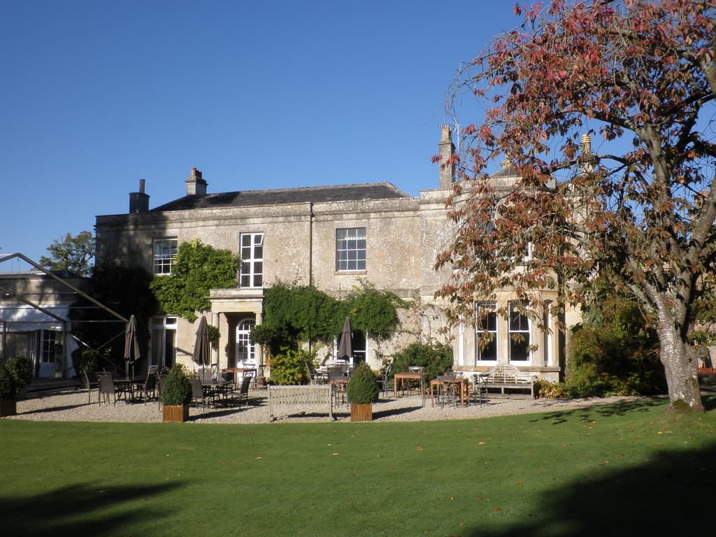 Guyers House Hotel & Restaurant (via Wikimedia Commons, CC BY-SA 2.0)