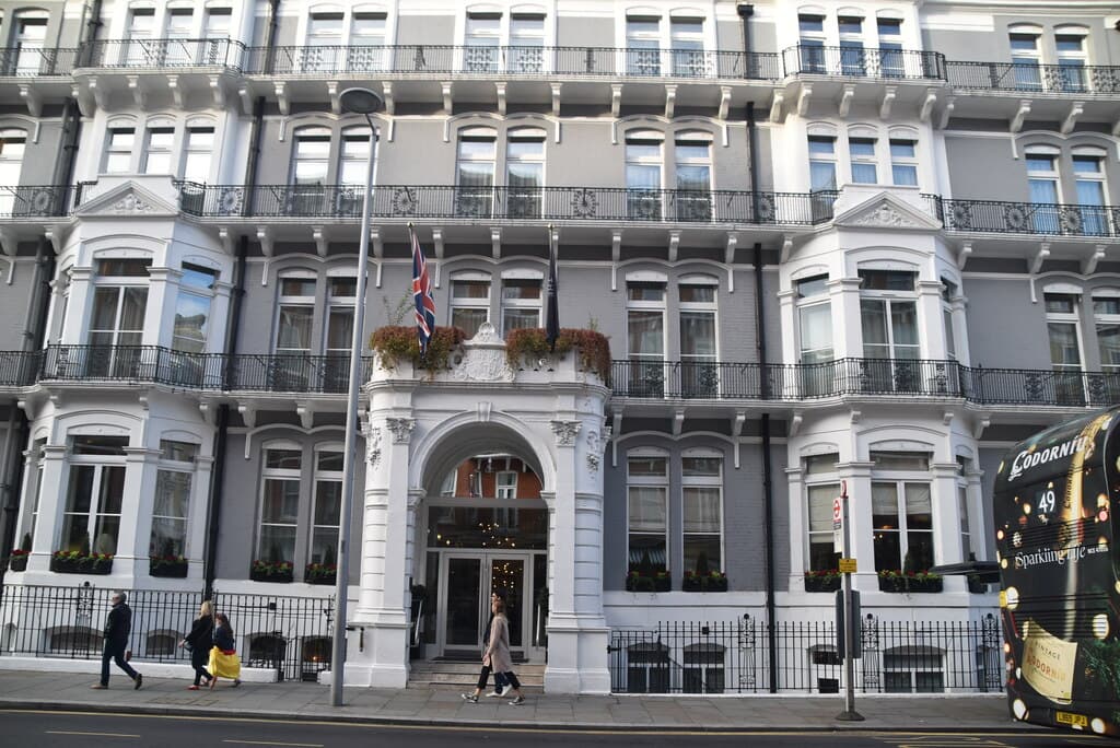 The Ampersand Hotel (via Wikimedia Commons, CC BY-SA 2.0)