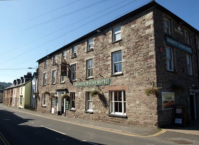Markets Tavern Hotel (via Wikimedia Commons, CC BY-SA 2.0)