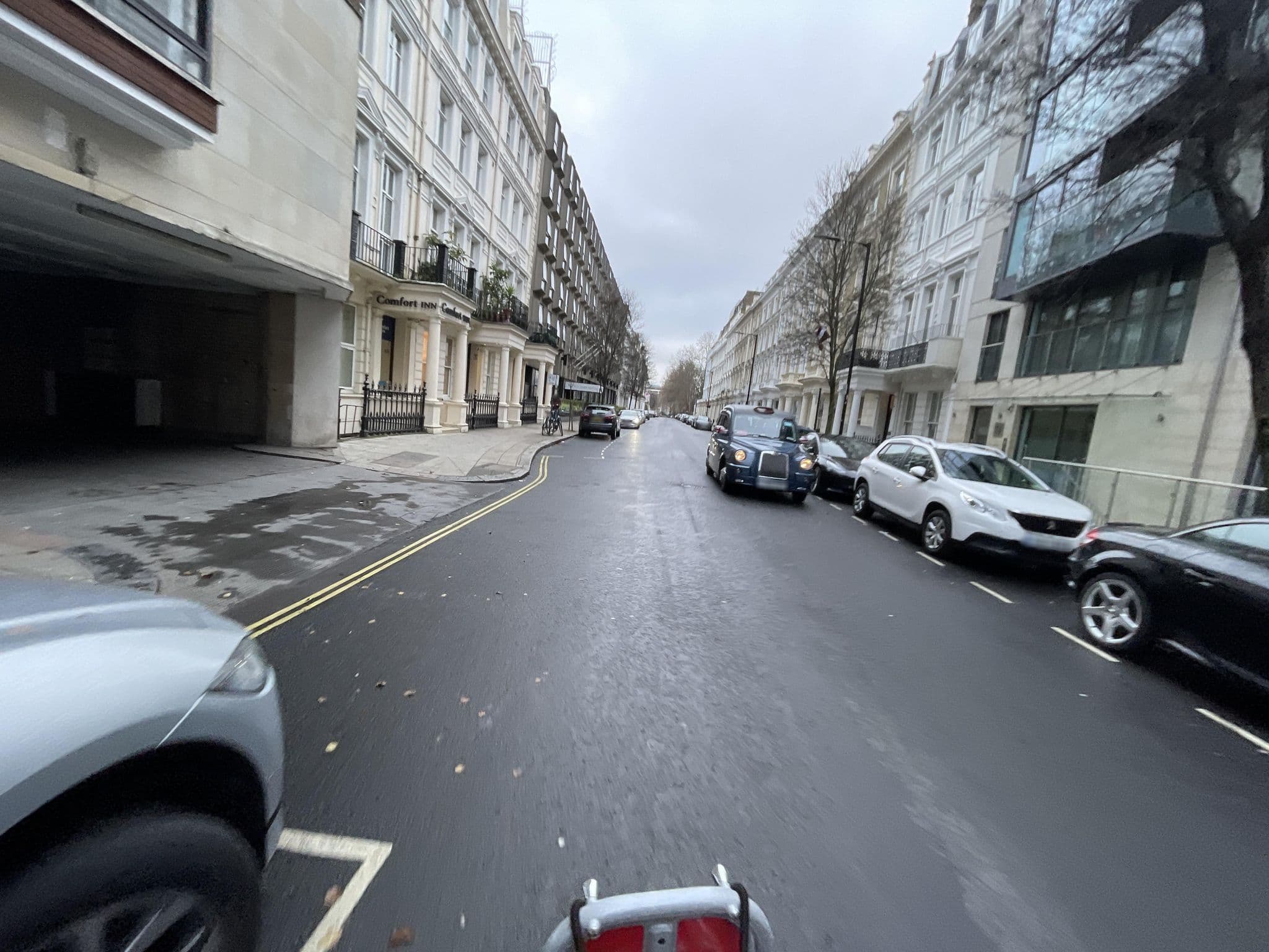 Street view near The Latvian Welfare Fund, Bayswater — © asturksever (CC BY-SA · Mapillary)