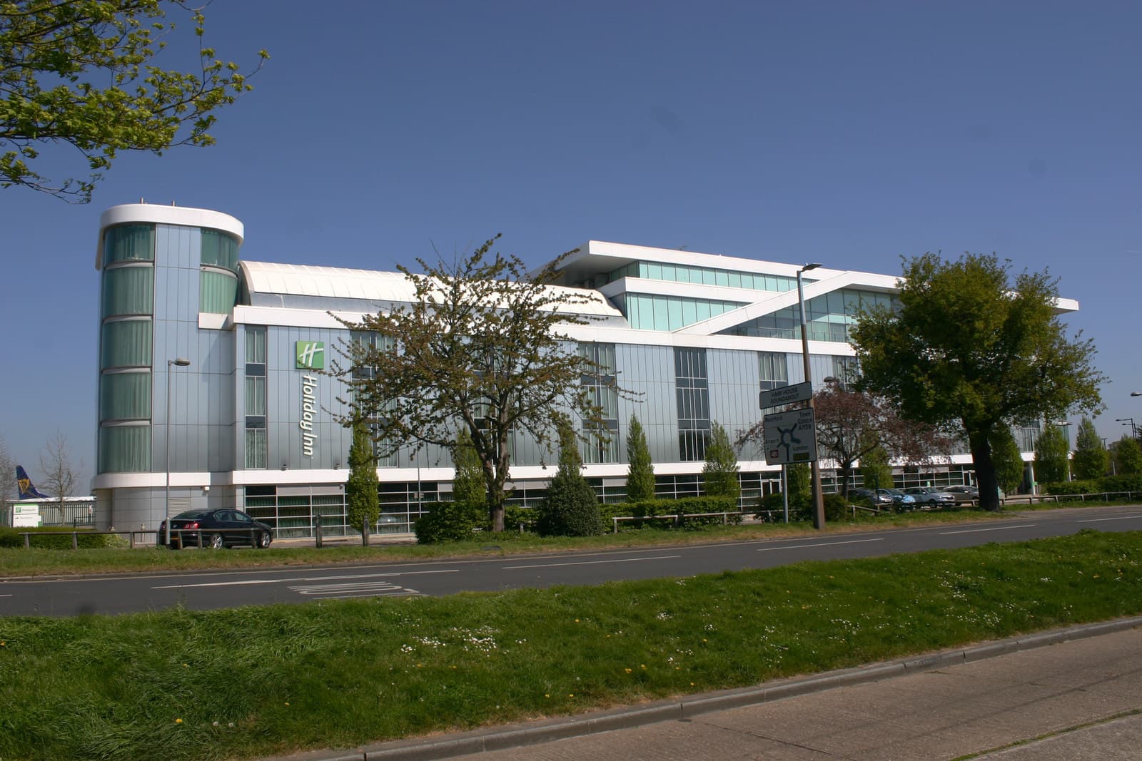 Holiday Inn Southend (via Wikimedia Commons, CC BY-SA 2.0)