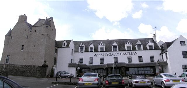 Ballygally Castle Hotel (via Wikimedia Commons, CC BY-SA 2.0)