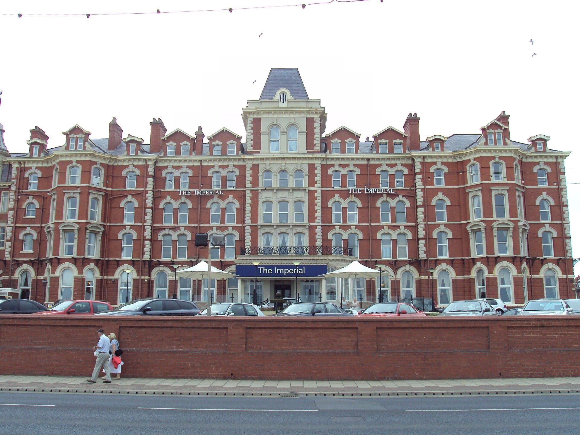 The Imperial Hotel (via Wikimedia Commons, CC BY-SA 3.0)