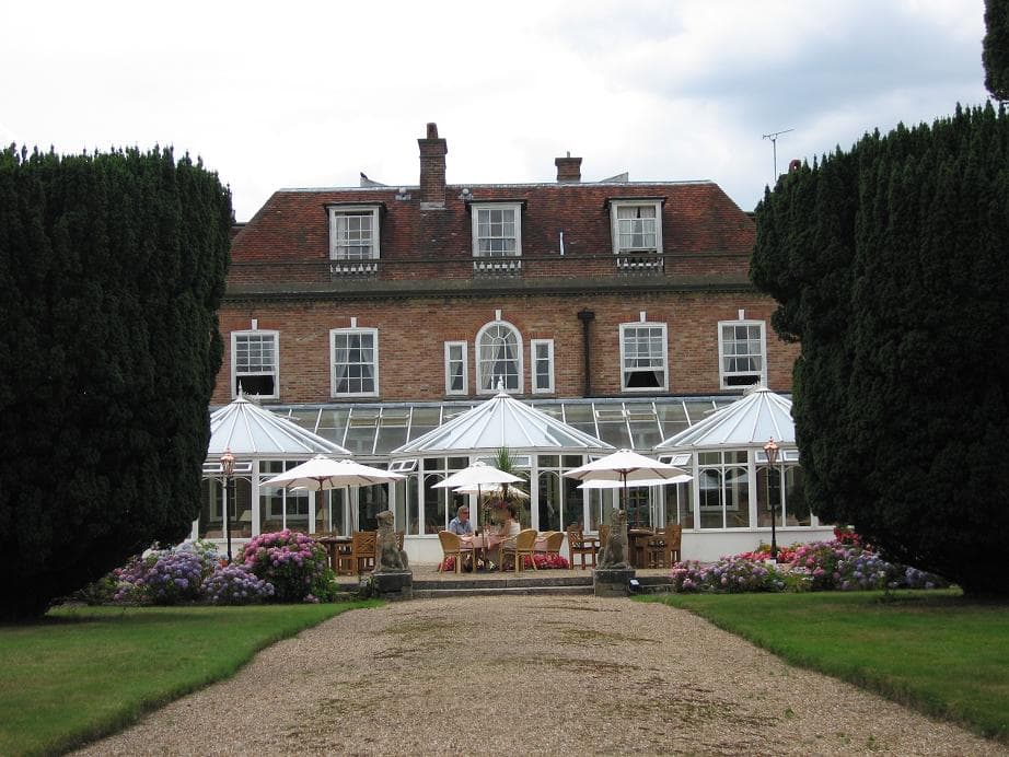 Beauport Park Hotel (via Wikimedia Commons, CC BY-SA 3.0)