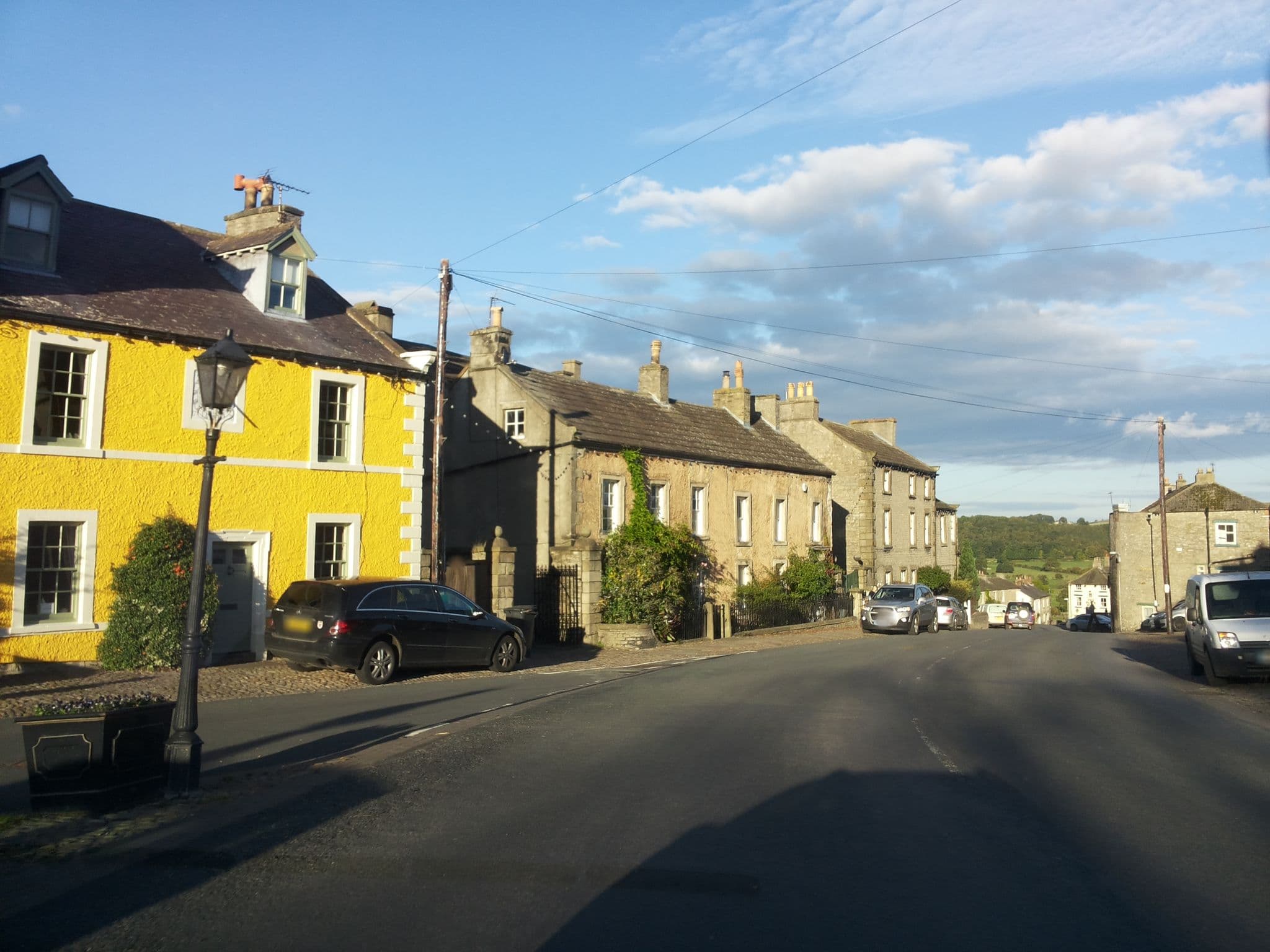 Street view near The Priory, Leyburn — © endszbrxns (CC BY-SA · Mapillary)