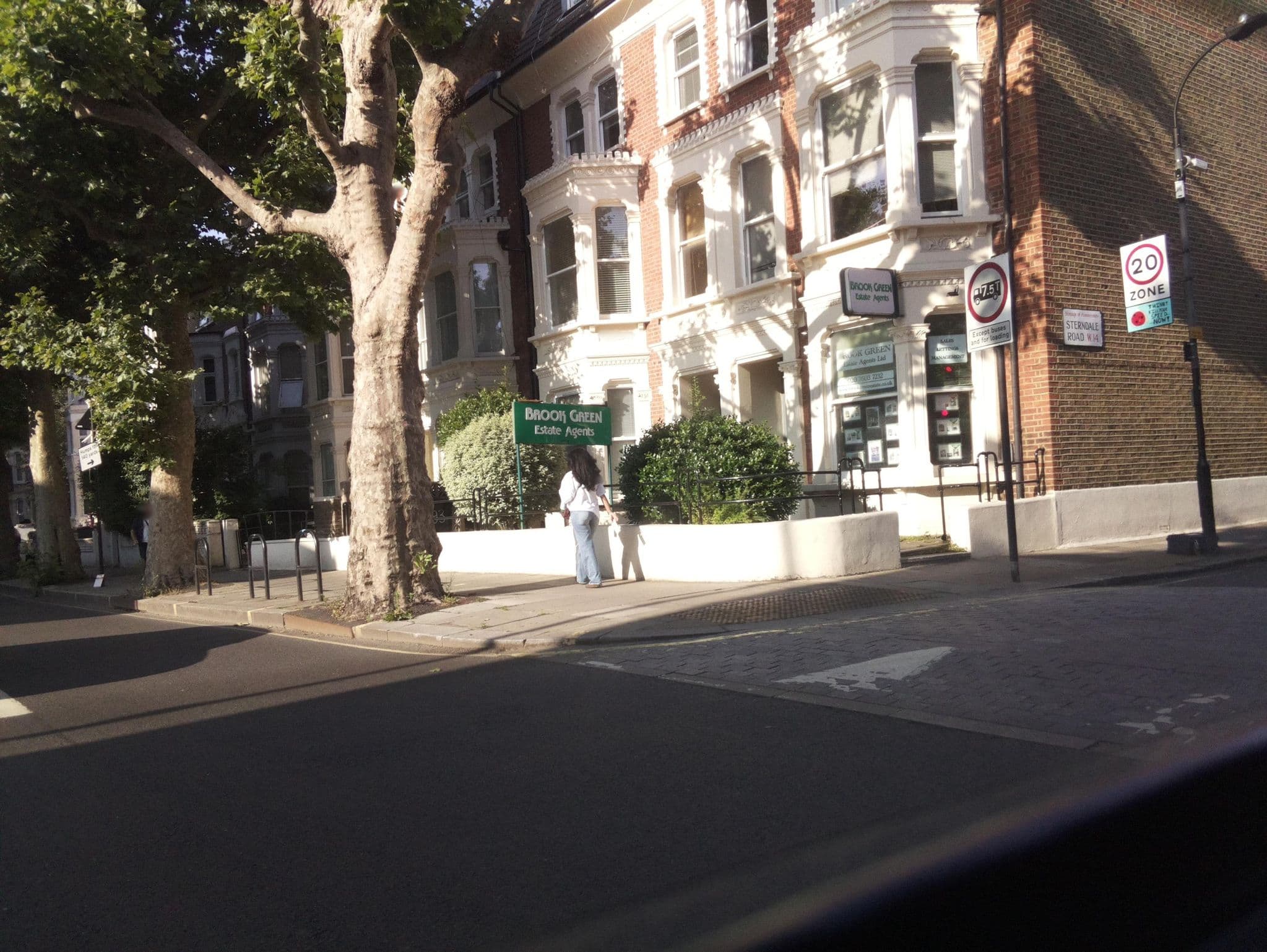 Street view near Hotel Sergul, Shepherds Bush — © southglos (CC BY-SA · Mapillary)