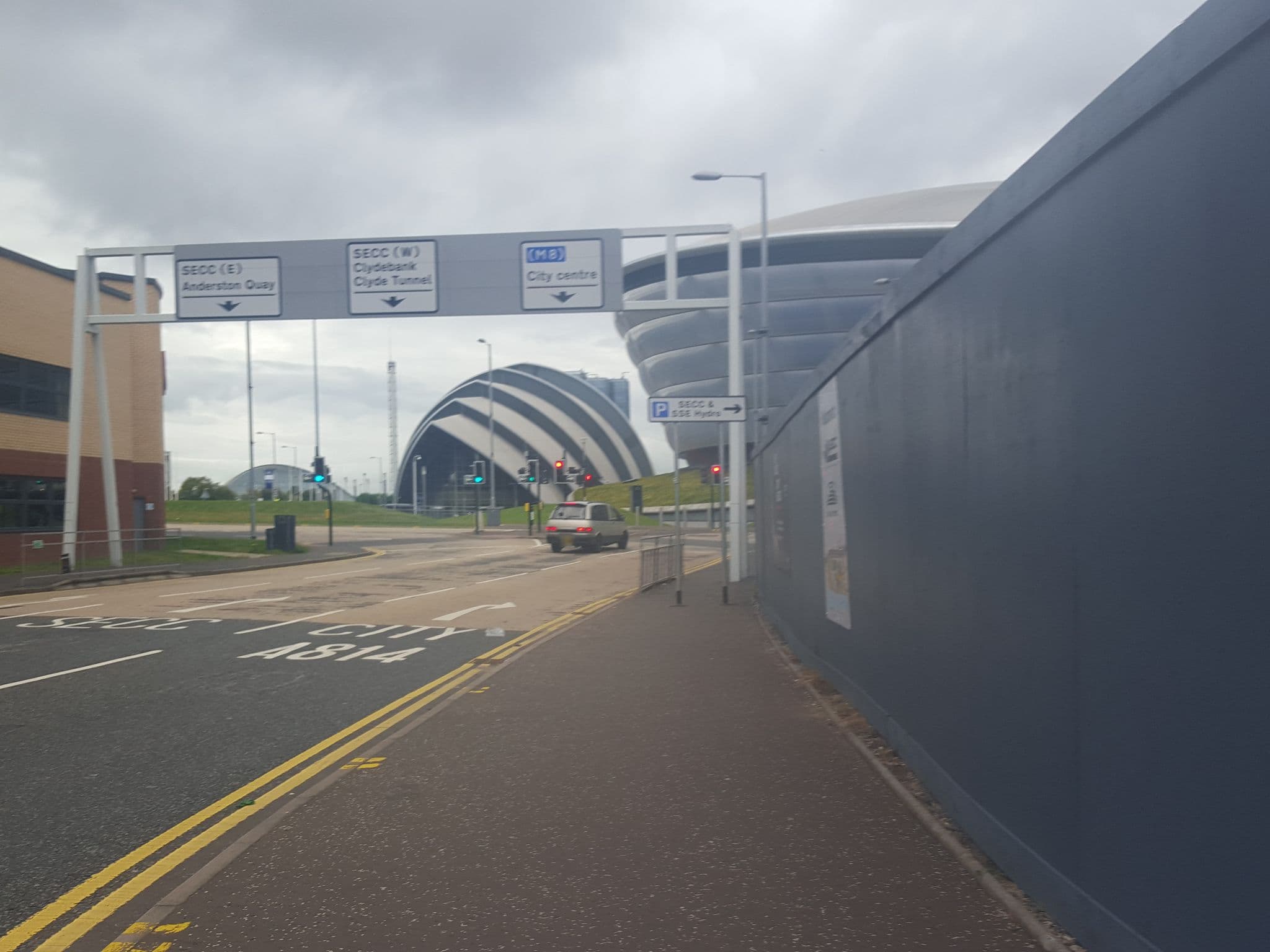 Street view near Courtyard by Marriott Glasgow SEC, Glasgow — © edloach (CC BY-SA · Mapillary)