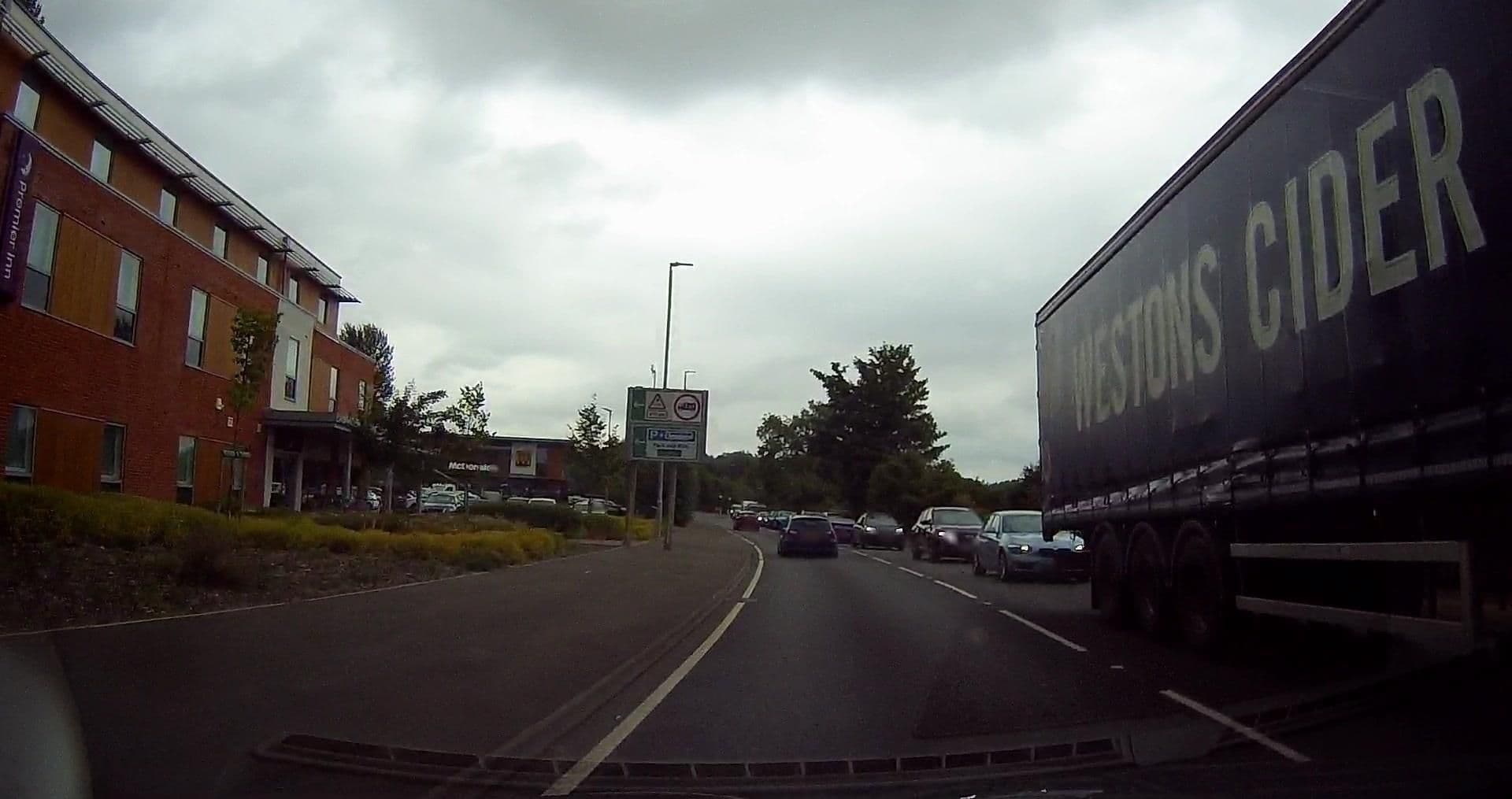 Street view near Premier Inn, Salisbury — © tallguy (CC BY-SA · Mapillary)