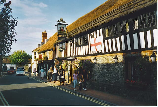 George Inn (via Wikimedia Commons, CC BY-SA 2.0)