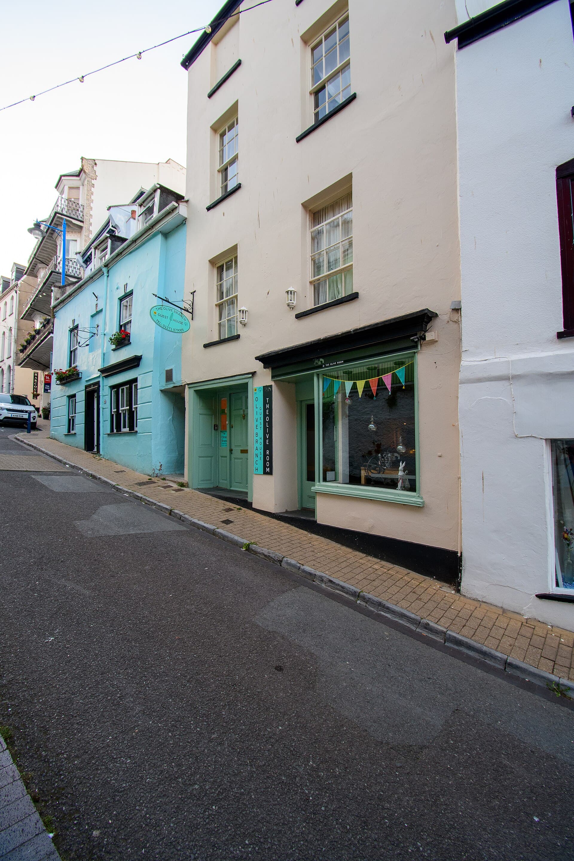 The Olive Branch Guest House (via Wikimedia Commons, CC0)
