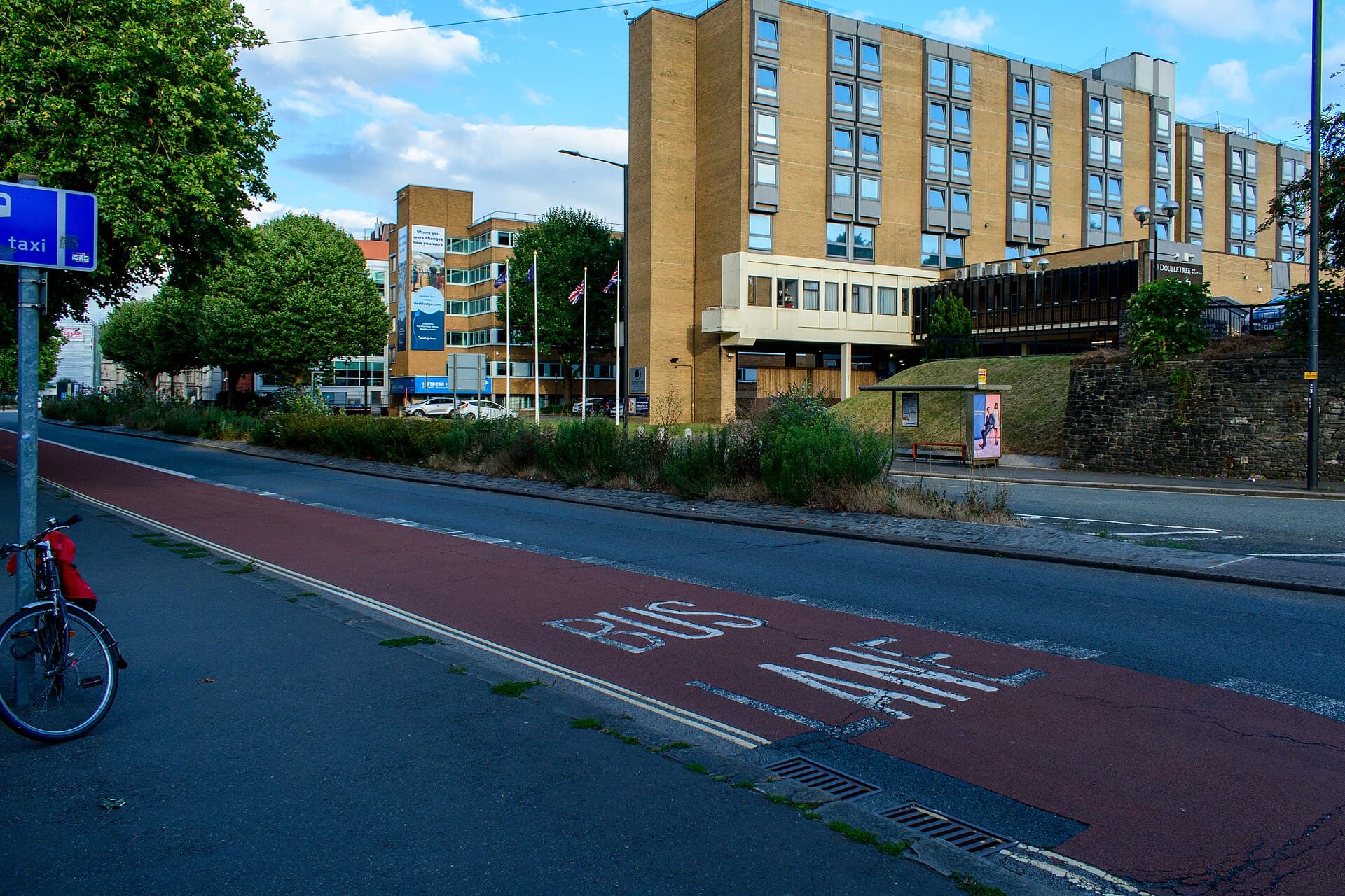 DoubleTree by Hilton Hotel Bristol City Centre (via Wikimedia Commons, CC0)