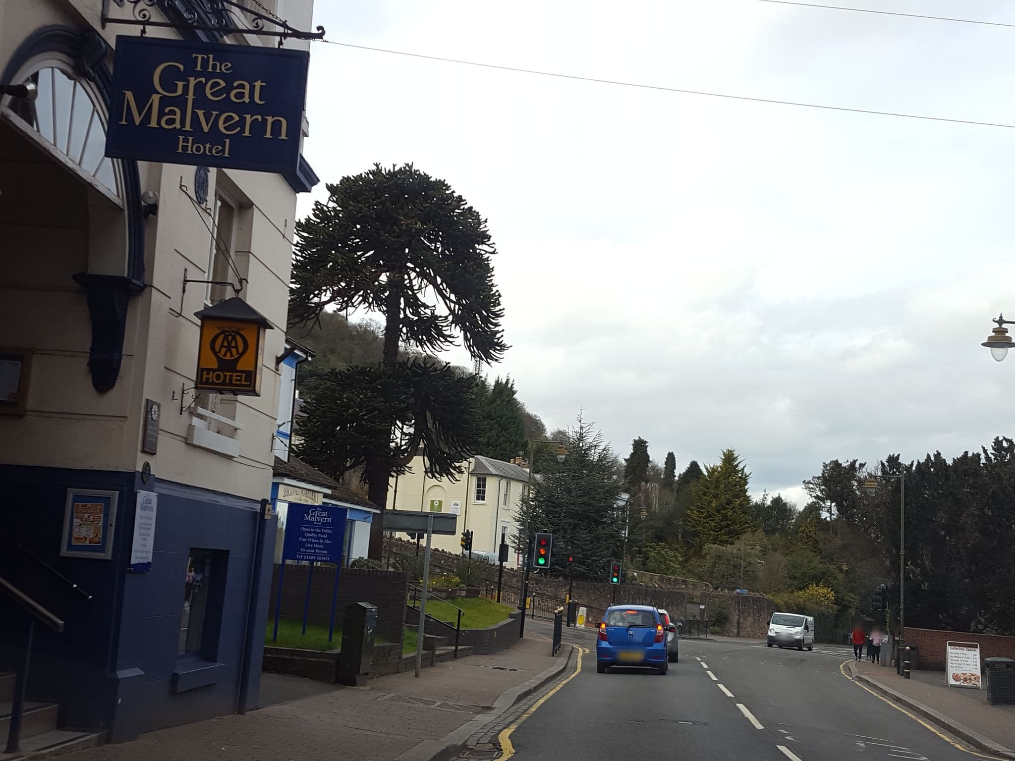Street view near Great Malvern Hotel, Great Malvern — © domdomegg (CC BY-SA · Mapillary)
