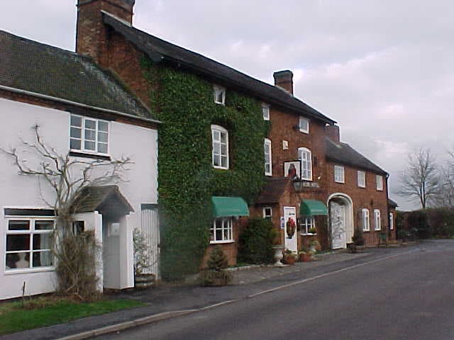 Royal Arms Hotel (via Wikimedia Commons, CC BY-SA 2.0)