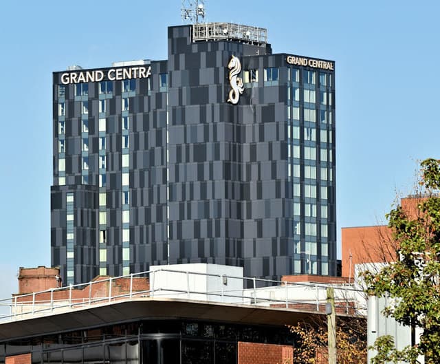 Grand Central Hotel (via Wikimedia Commons, CC BY-SA 2.0)
