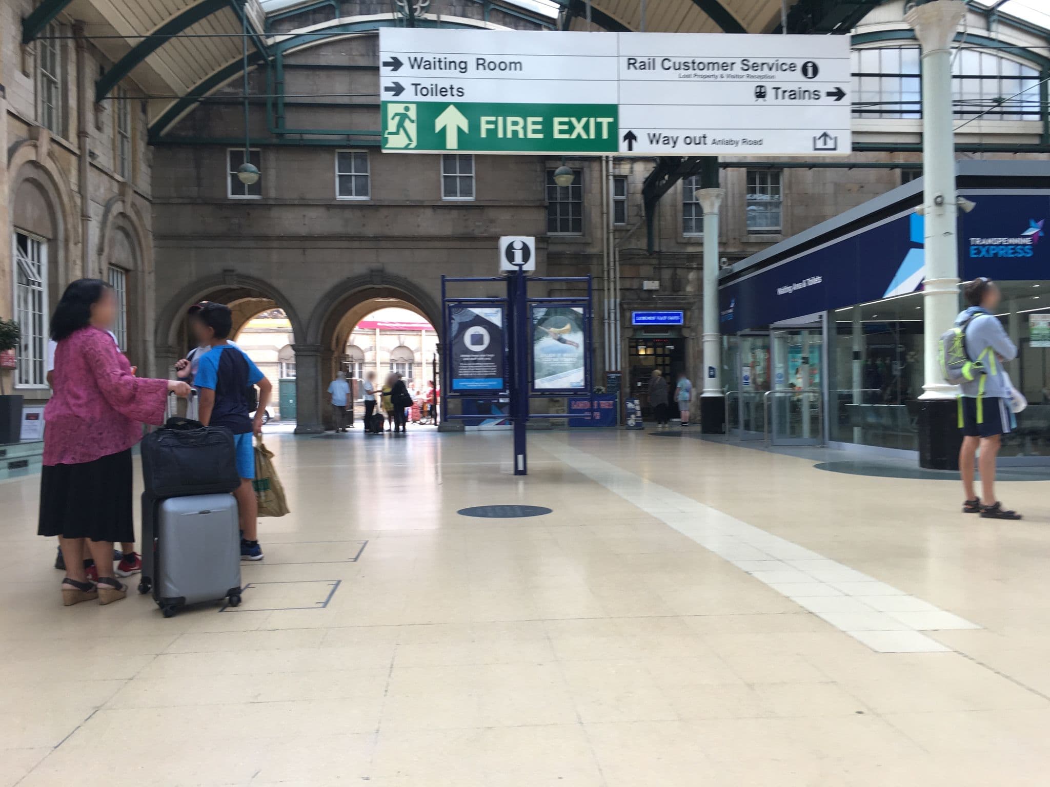 Street view near The Royal Hotel, Kingston upon Hull — © gness (CC BY-SA · Mapillary)