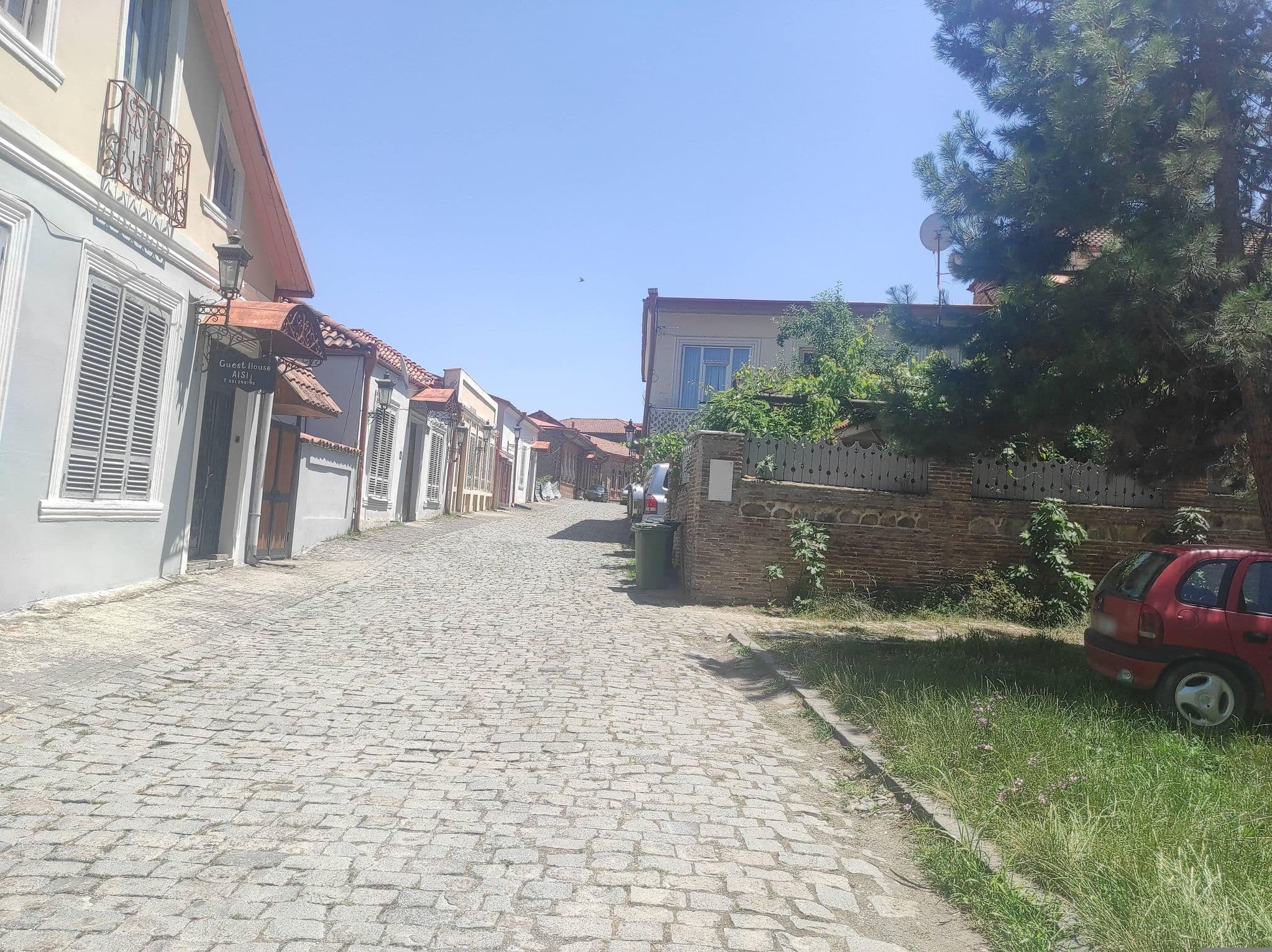 Street view near Guest House Aisi, Sighnaghi — © David_Osipov (CC BY-SA · Mapillary)