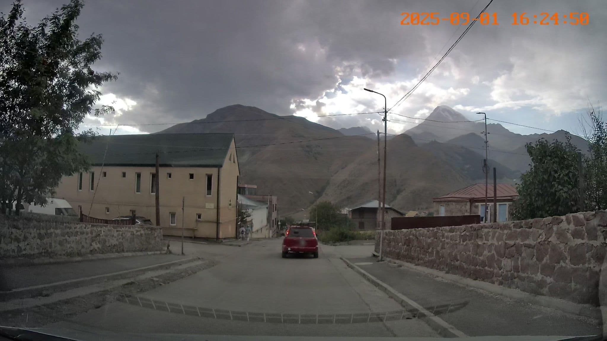 Street view near Villa Kazbegi, Stepantsminda — © bdgwl (CC BY-SA · Mapillary)