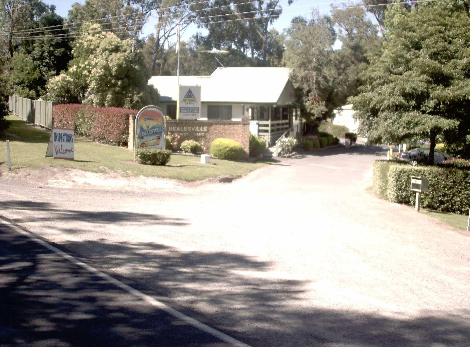 Street view near Healesville Tourist Park, Healesville — © vicroads (CC BY-SA · Mapillary)
