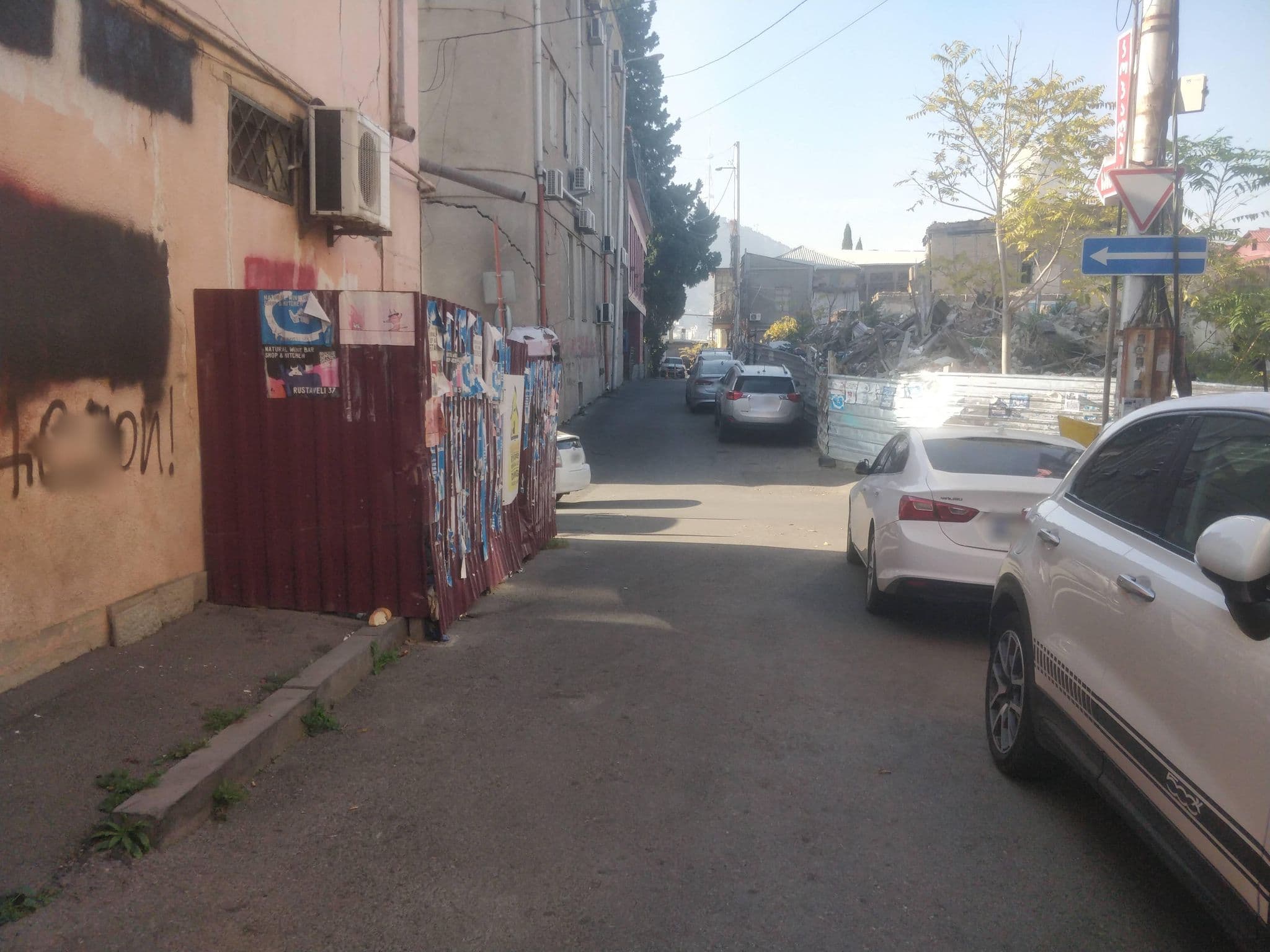 Street view near Blissdom, Tbilisi — © dav23r (CC BY-SA · Mapillary)