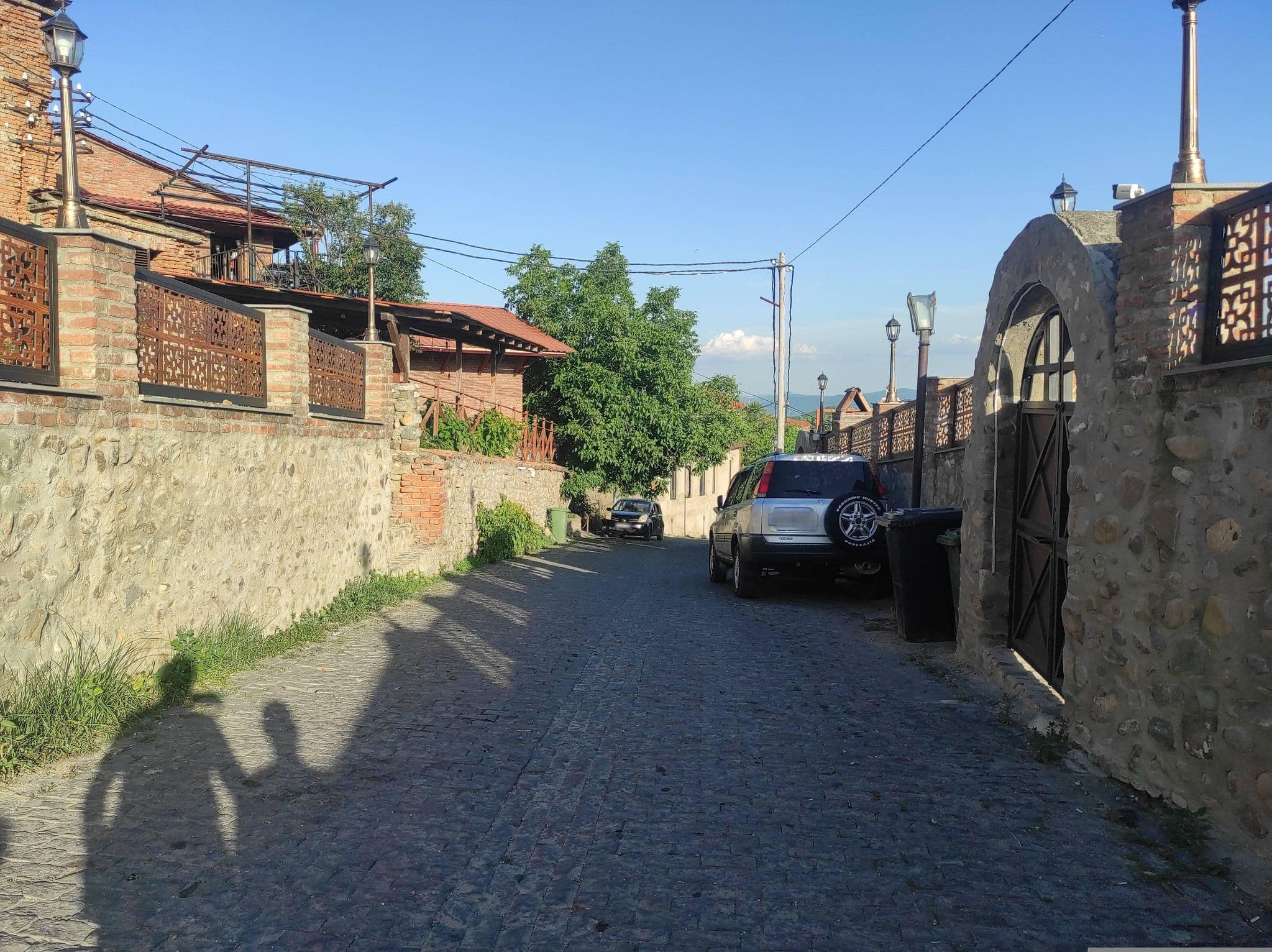 Street view near Apartment Chavchavadze 5, Sighnaghi — © David_Osipov (CC BY-SA · Mapillary)