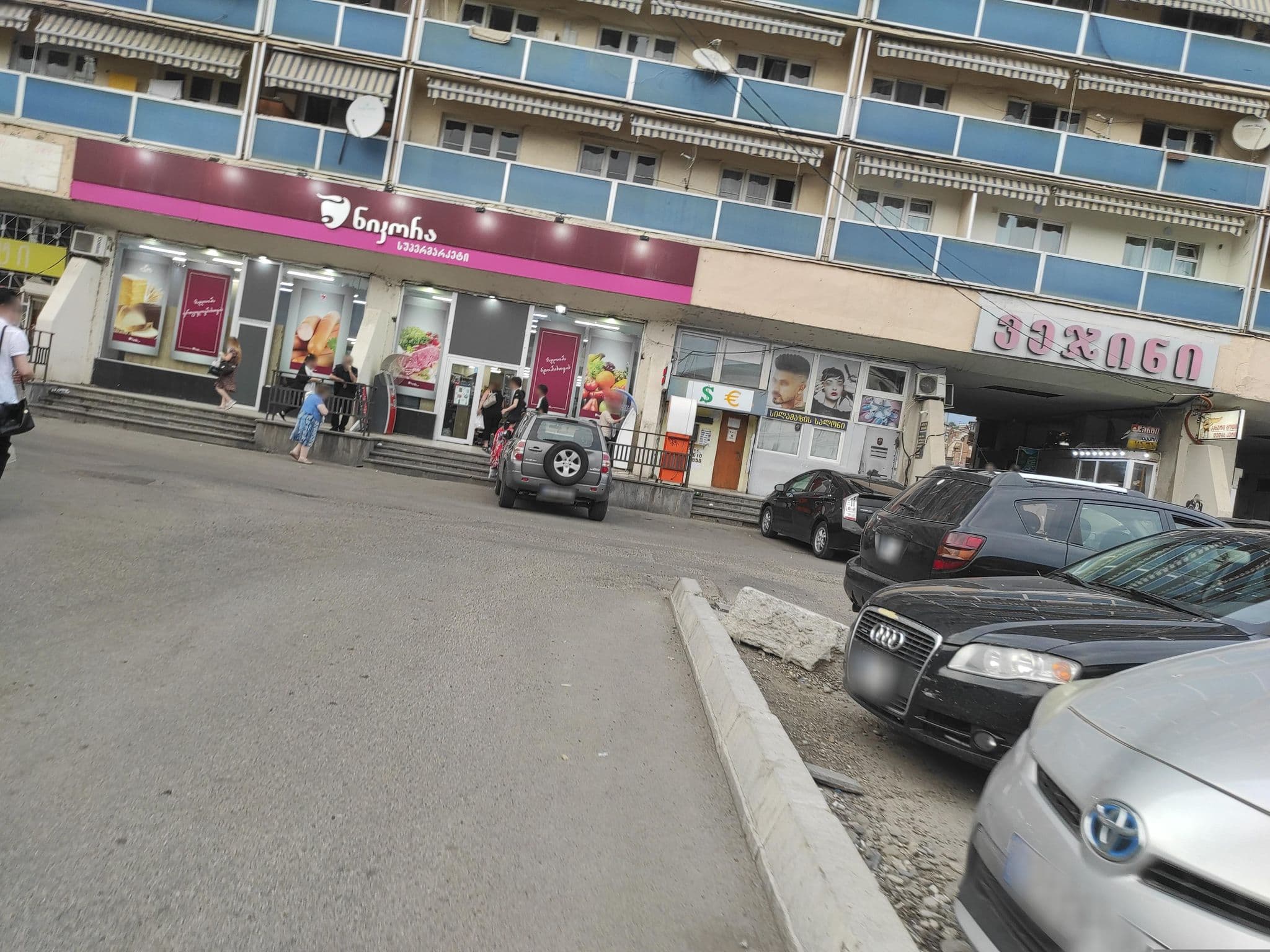 Street view near Nino's Hotel On Tsamebuli, Tbilisi