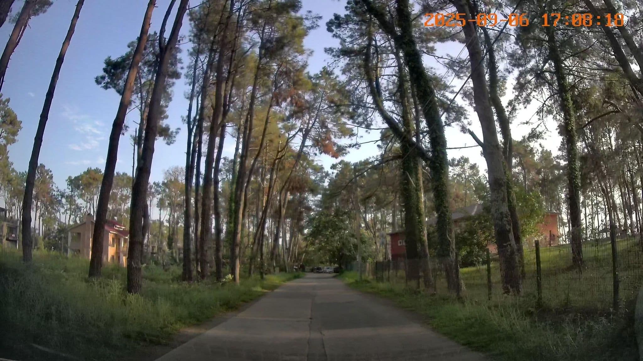 Street view near Oxygen, Ureki — © bdgwl (CC BY-SA · Mapillary)
