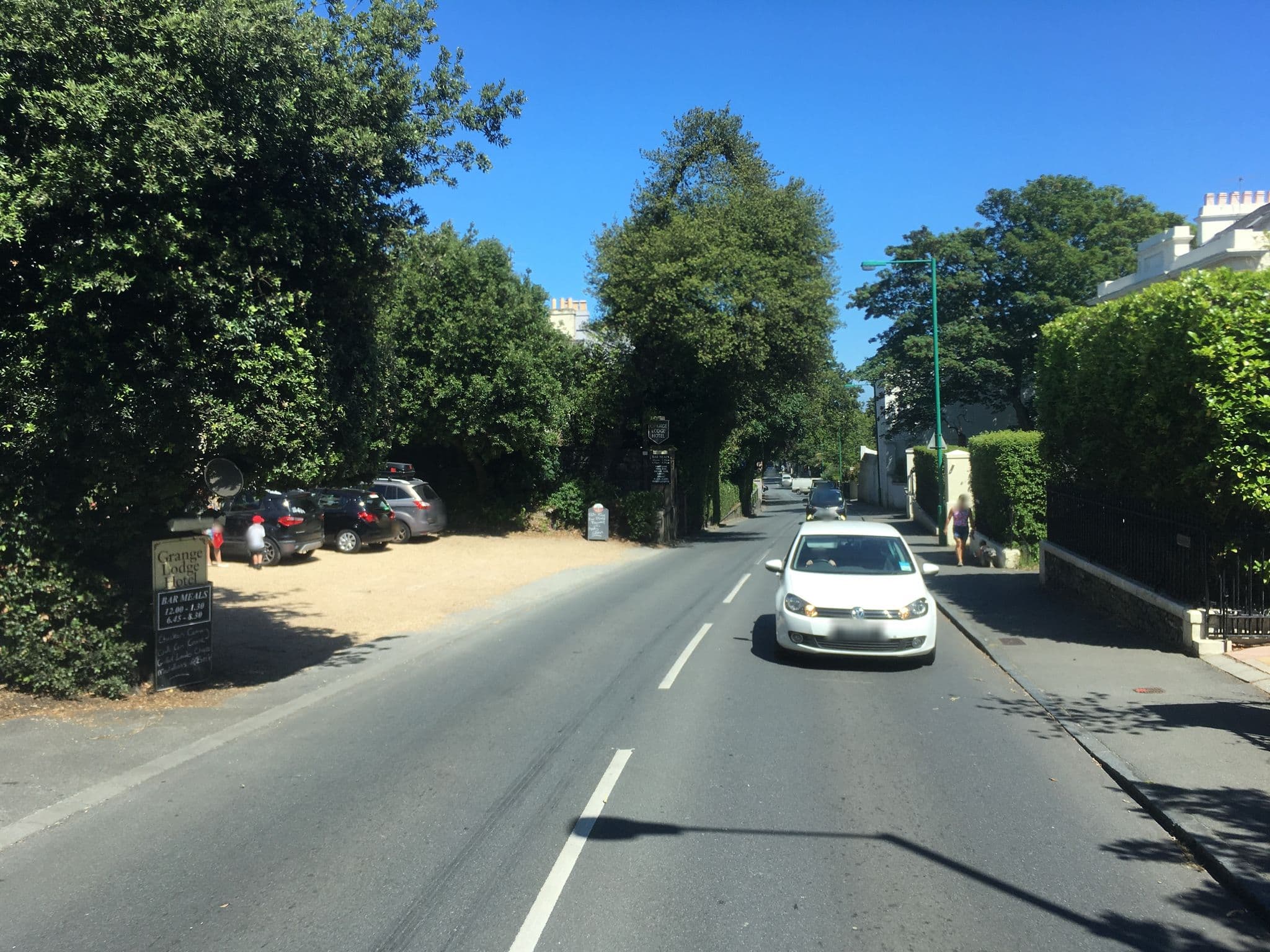 Street view near Grange Lodge Hotel, Saint Peter Port — © southglos (CC BY-SA · Mapillary)