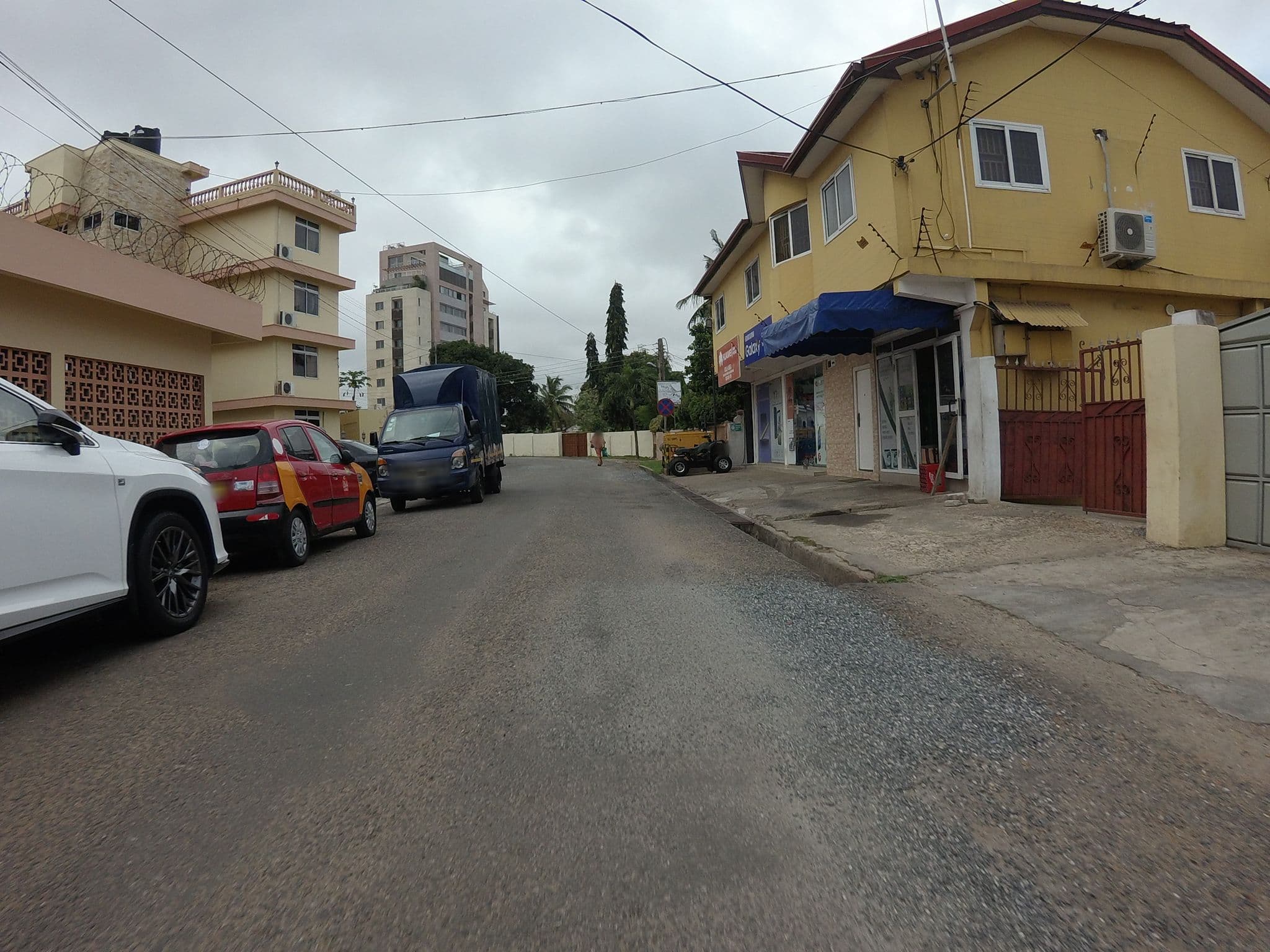 Street view near Central Hotel, Osu — © mawutor (CC BY-SA · Mapillary)