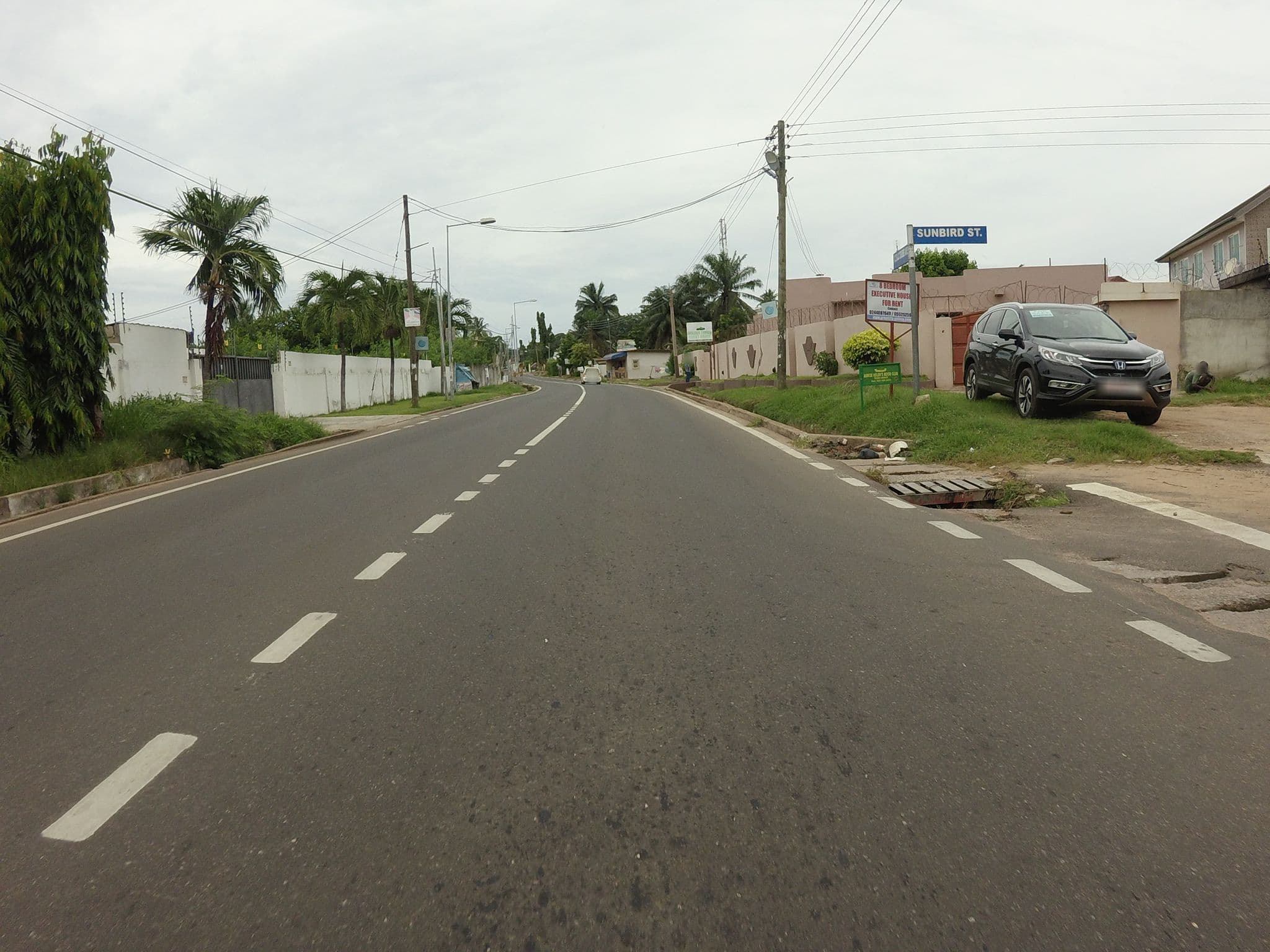 Street view near Golden Lemon Guest House, New Achimota — © mawutor (CC BY-SA · Mapillary)