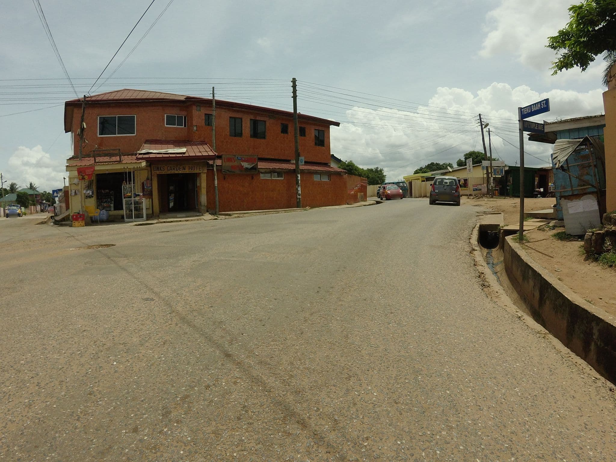 Street view near Links Garden, New Achimota — © mawutor (CC BY-SA · Mapillary)