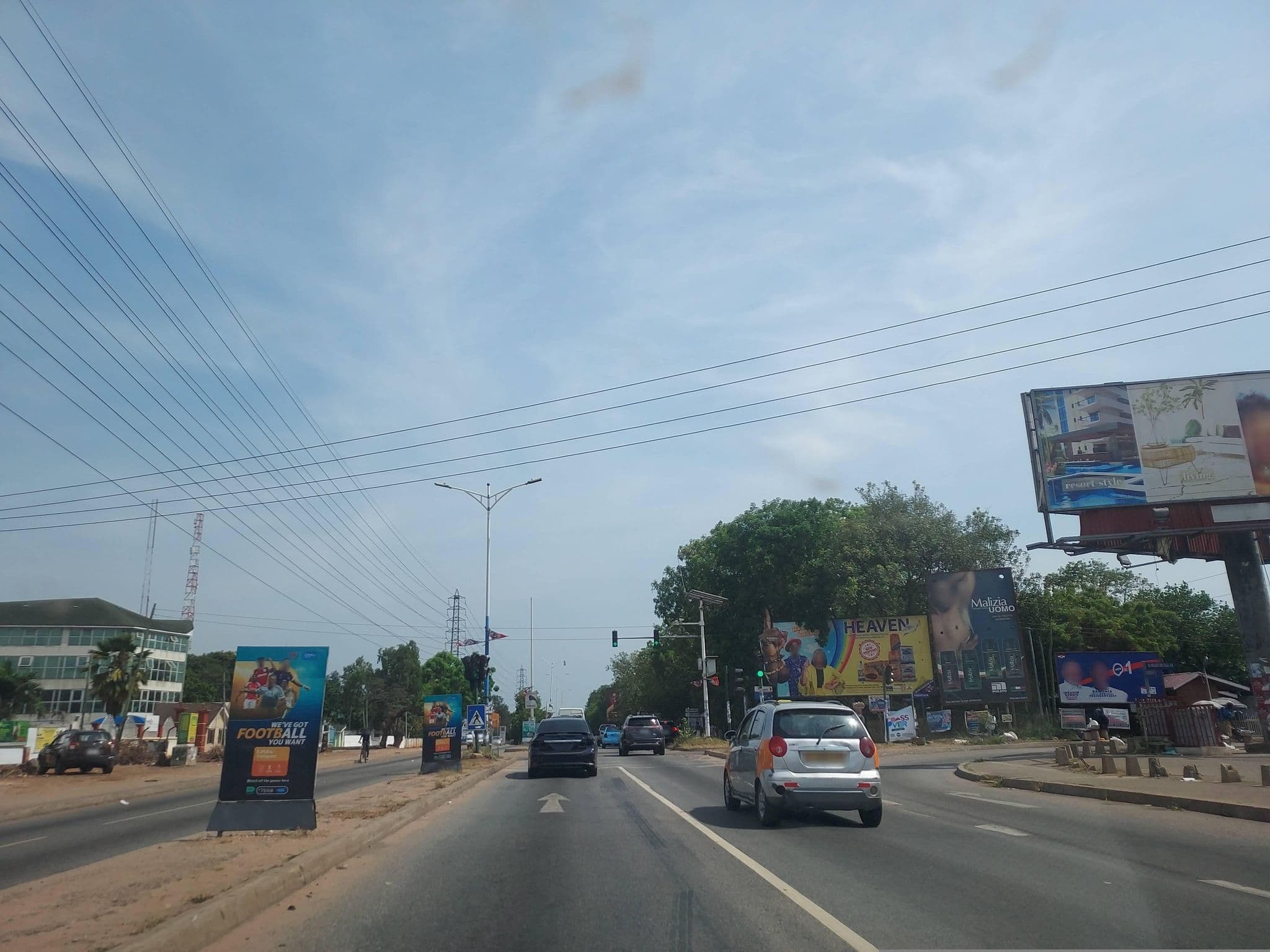 Street view near Nivasi Hotel, Osu — © Berchiepratt03 (CC BY-SA · Mapillary)