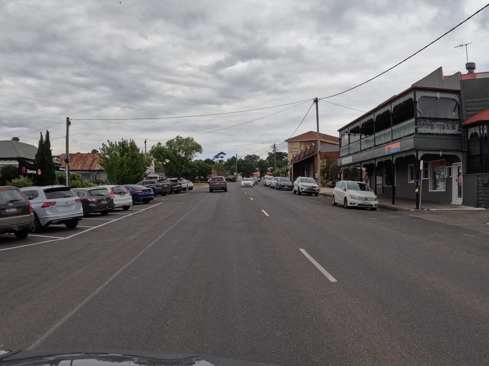 Street view near Town View Hotel, Daylesford — © skillsy (CC BY-SA · Mapillary)