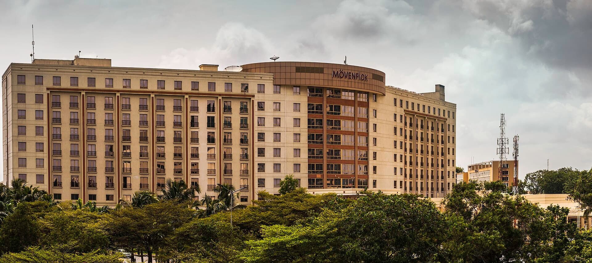 Movenpick Ambassador Hotel (via Wikimedia Commons, CC BY-SA 4.0)