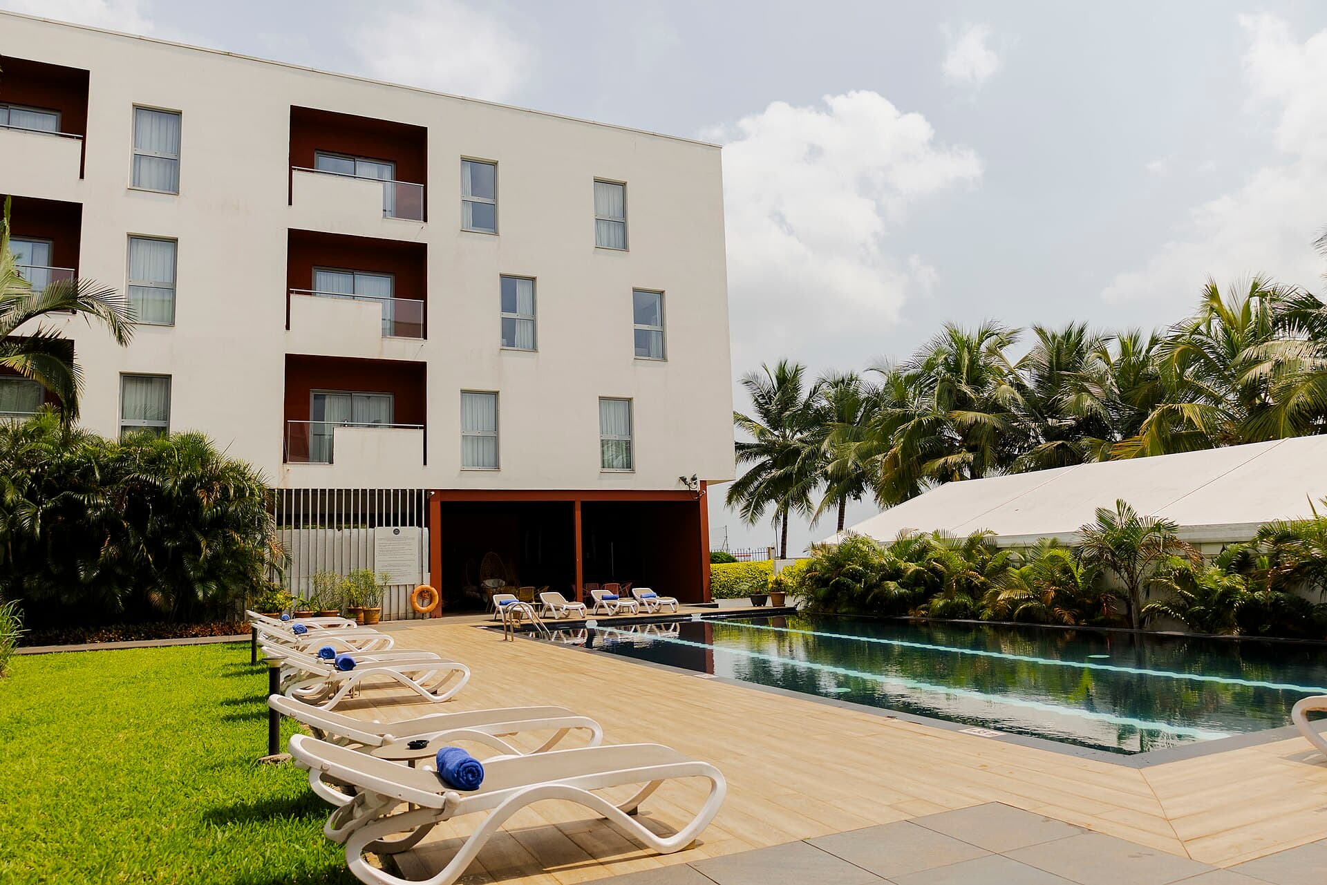 ONOMO Hotel Conakry (via Wikimedia Commons, CC0)
