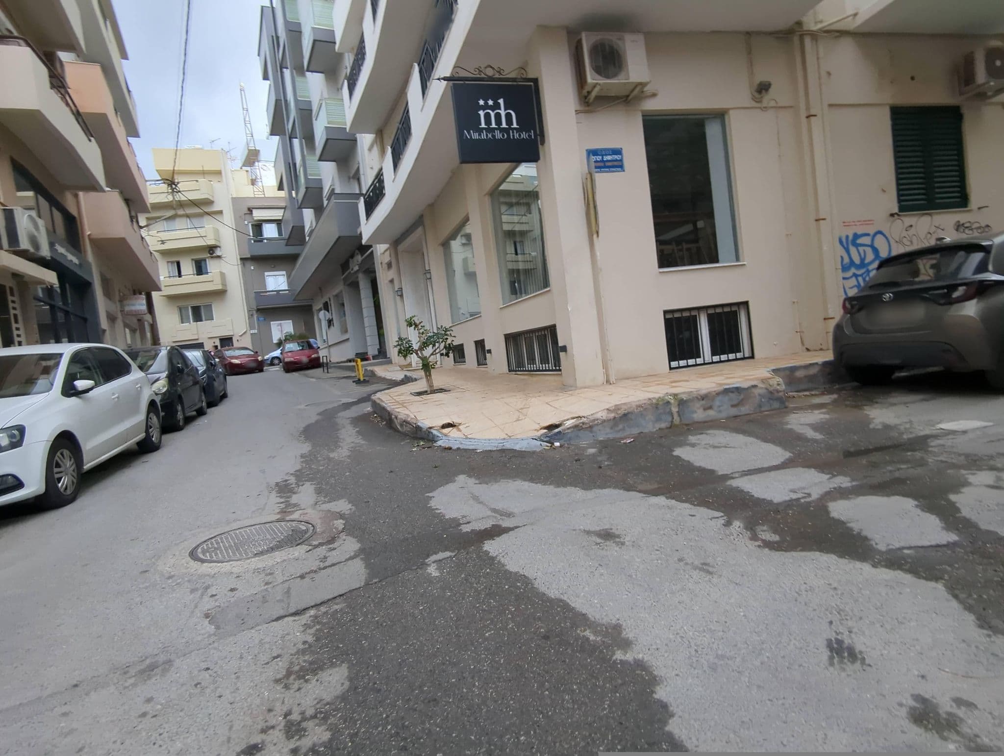 Street view near Hotel Kastro, Irákleion — © miguel_andrade (CC BY-SA · Mapillary)